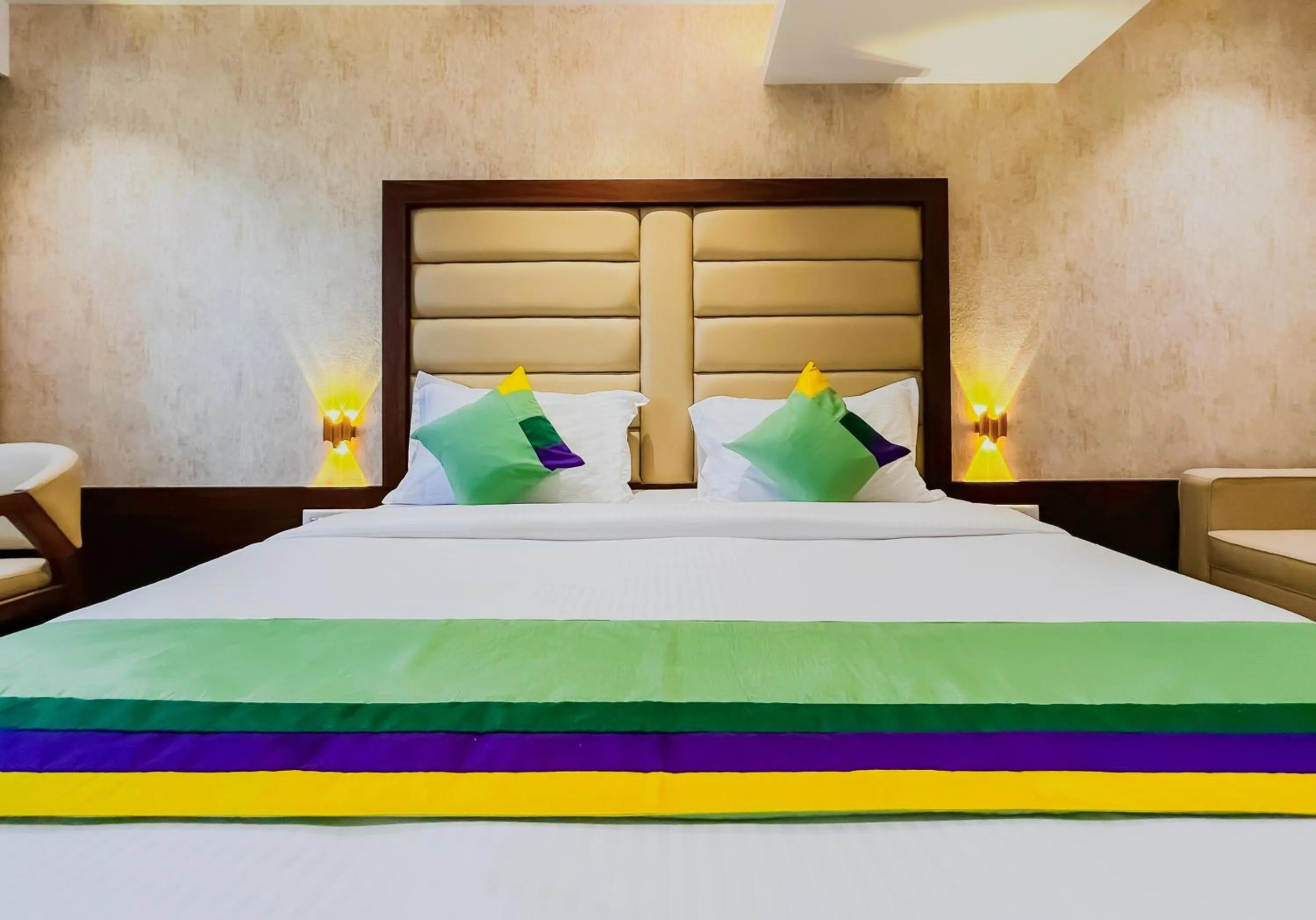 Bedroom, Bed in Treebo Serenity Inn, Koregaon Park