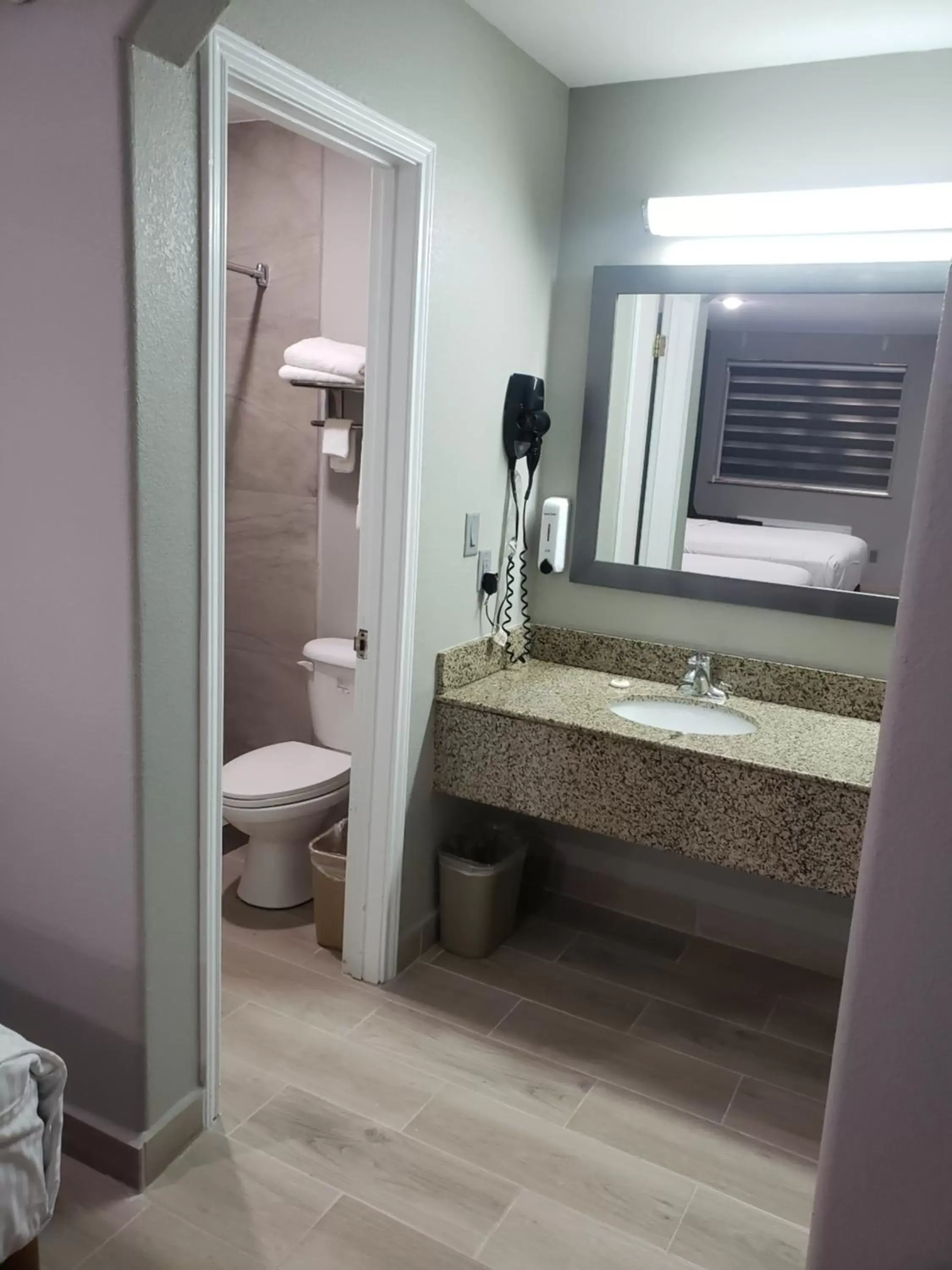 Bathroom in Cotulla Executive Inn