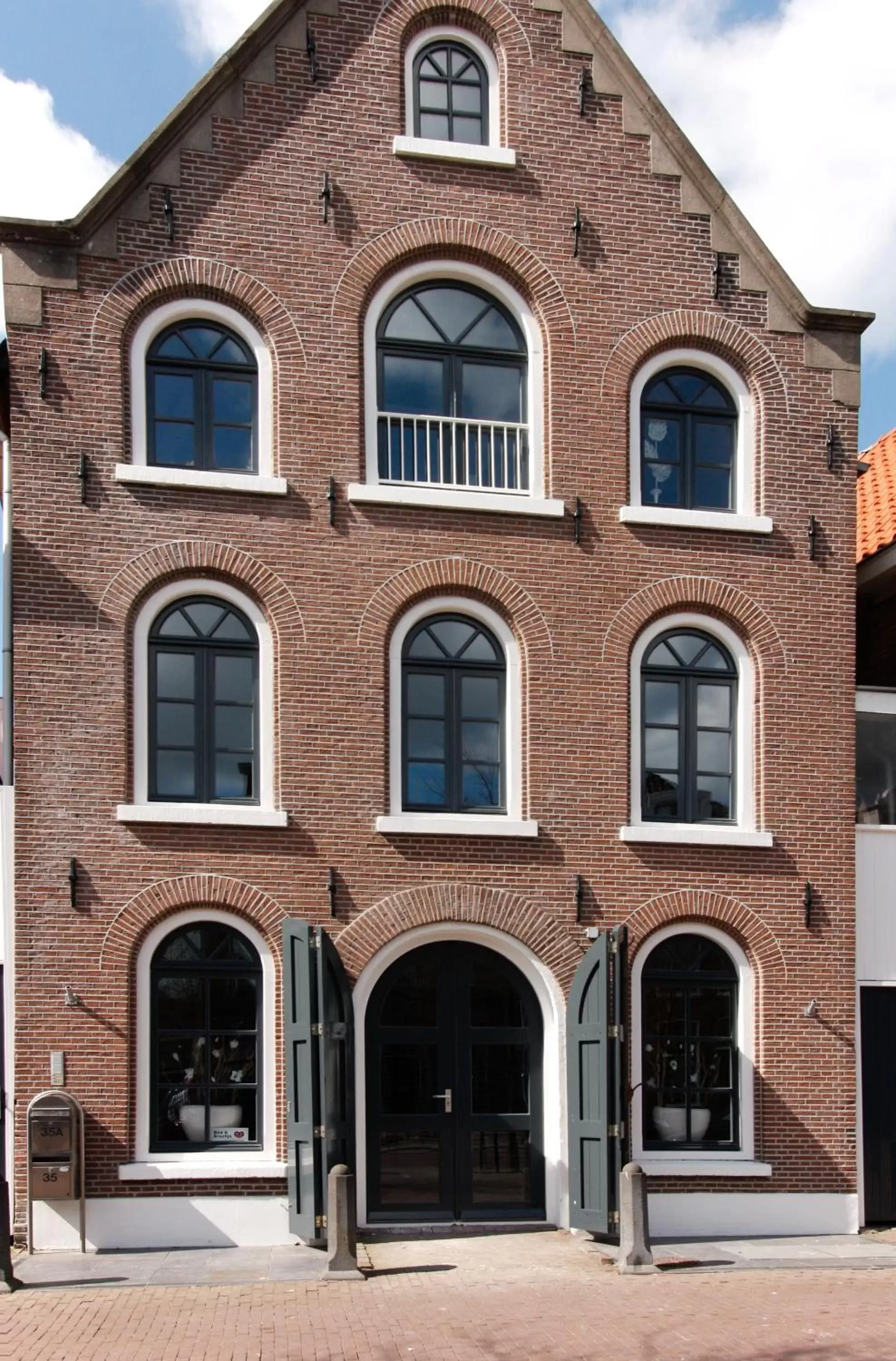 Facade/entrance, Property Building in Stadslogement By Peek