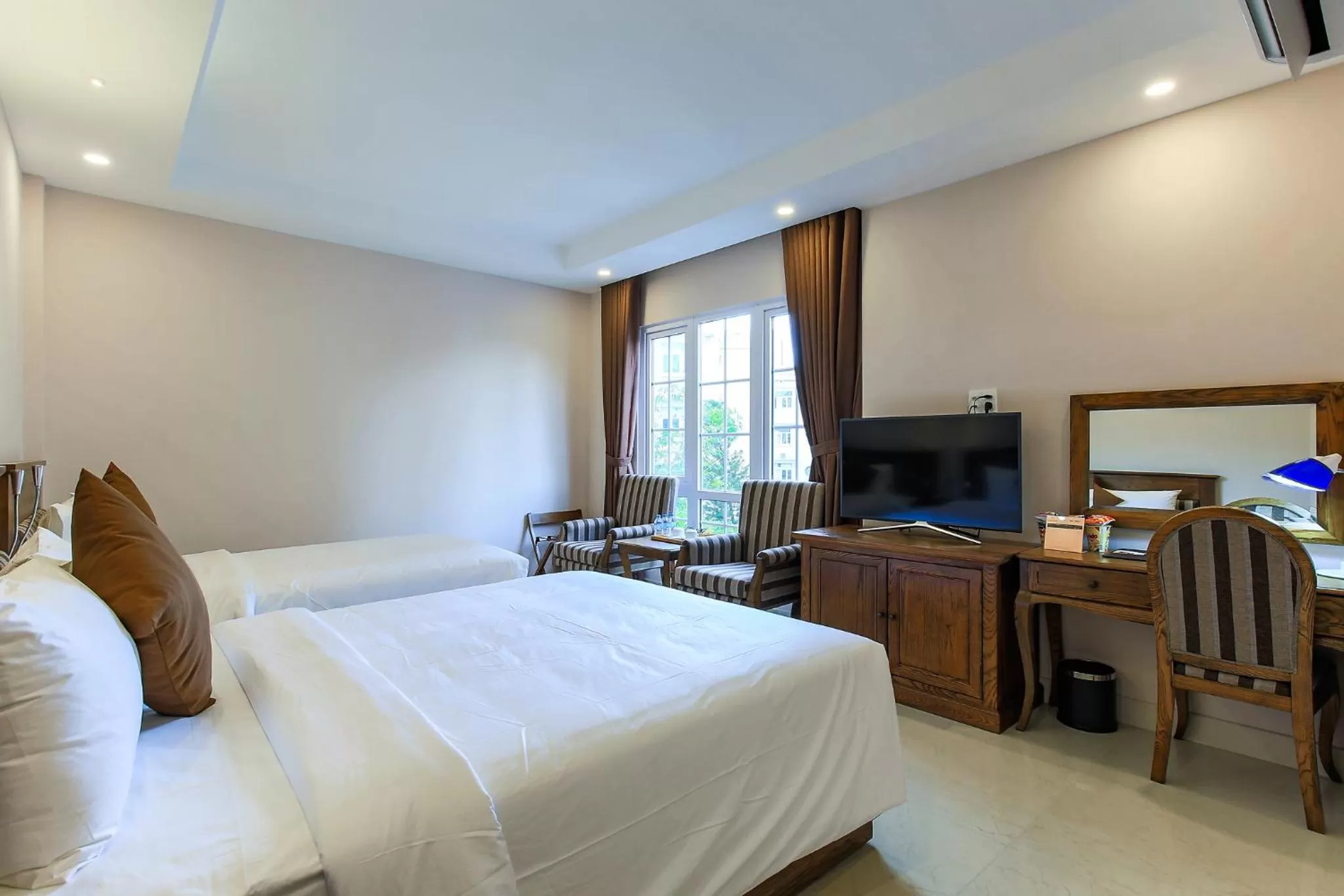 Photo of the whole room, Bed in Hoang Lan Hotel