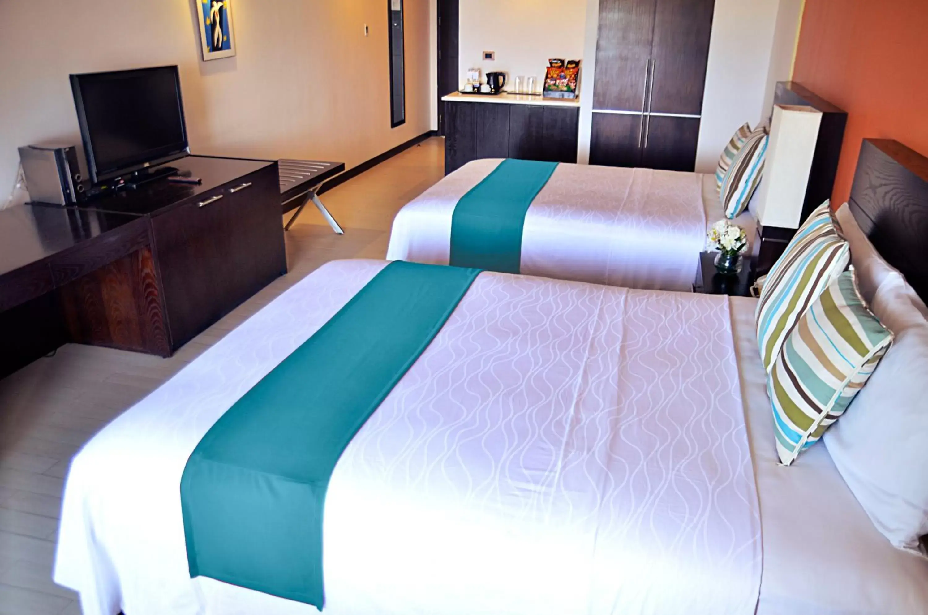 Bedroom, Bed in Thunderbird Resorts - Poro Point