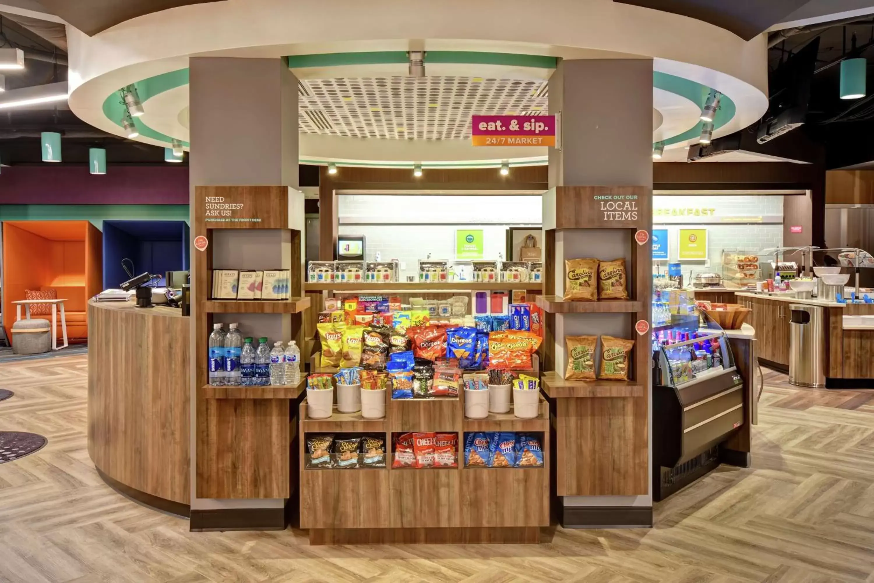 Dining area in Tru By Hilton Raleigh Durham Airport