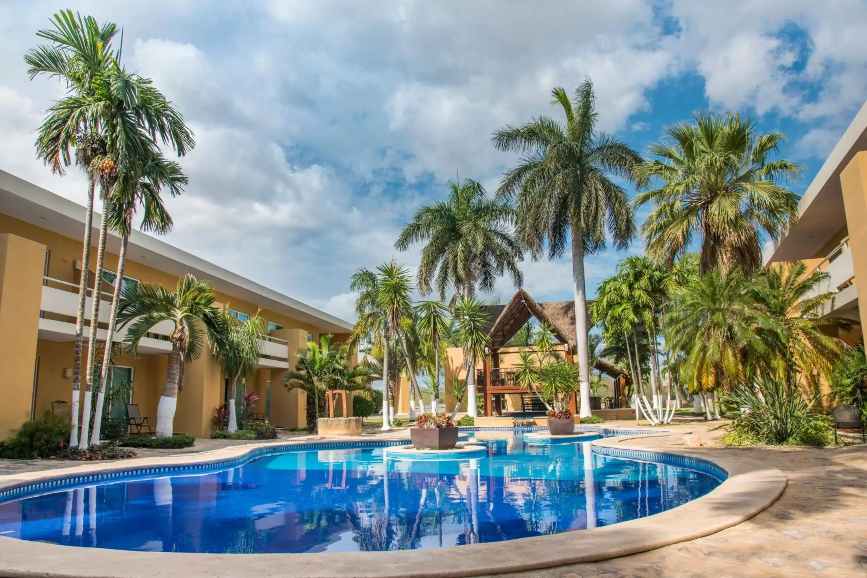 Swimming Pool in Tecnohotel Mérida Norte