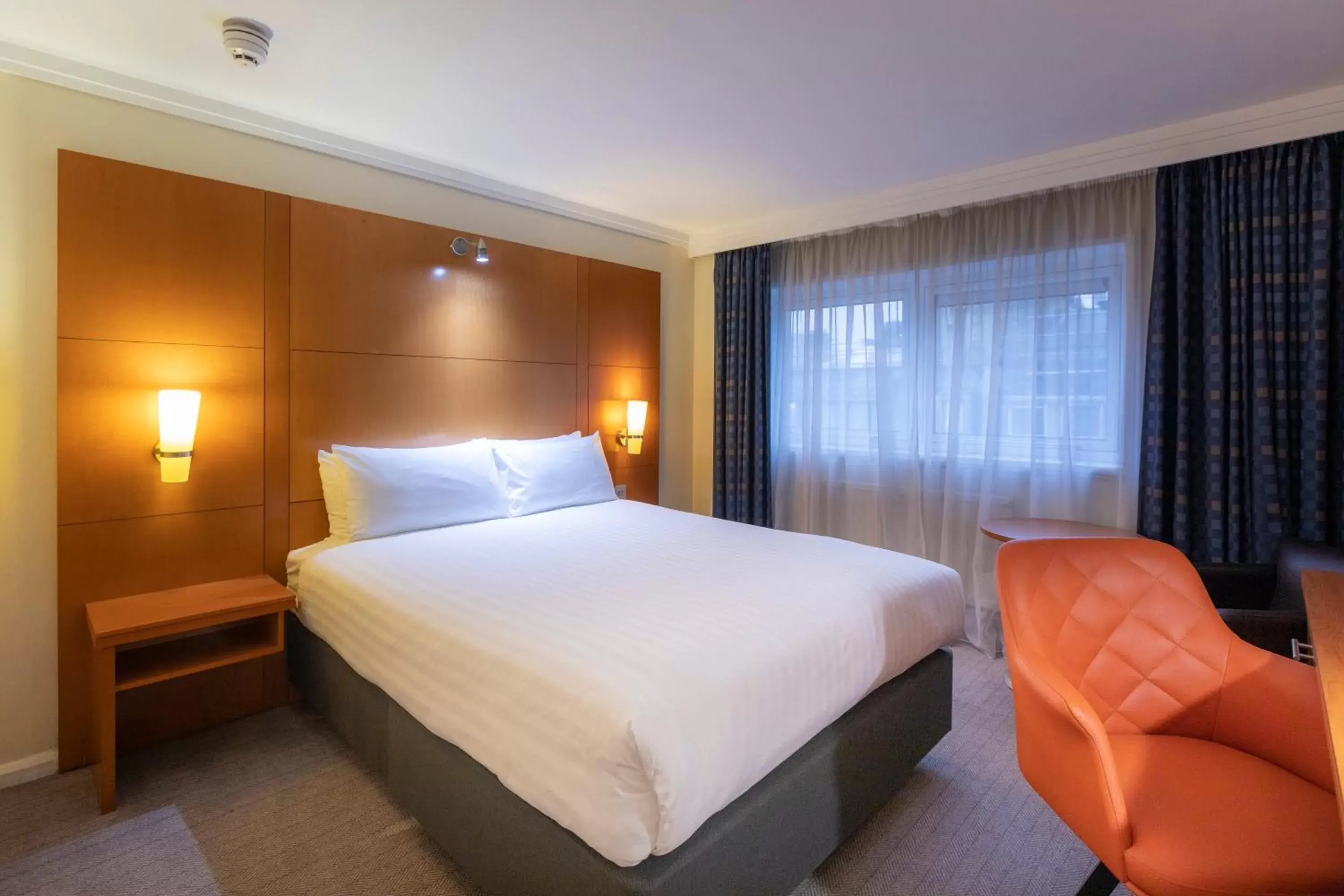 Bed in Holiday Inn London - Regent's Park, an IHG Hotel