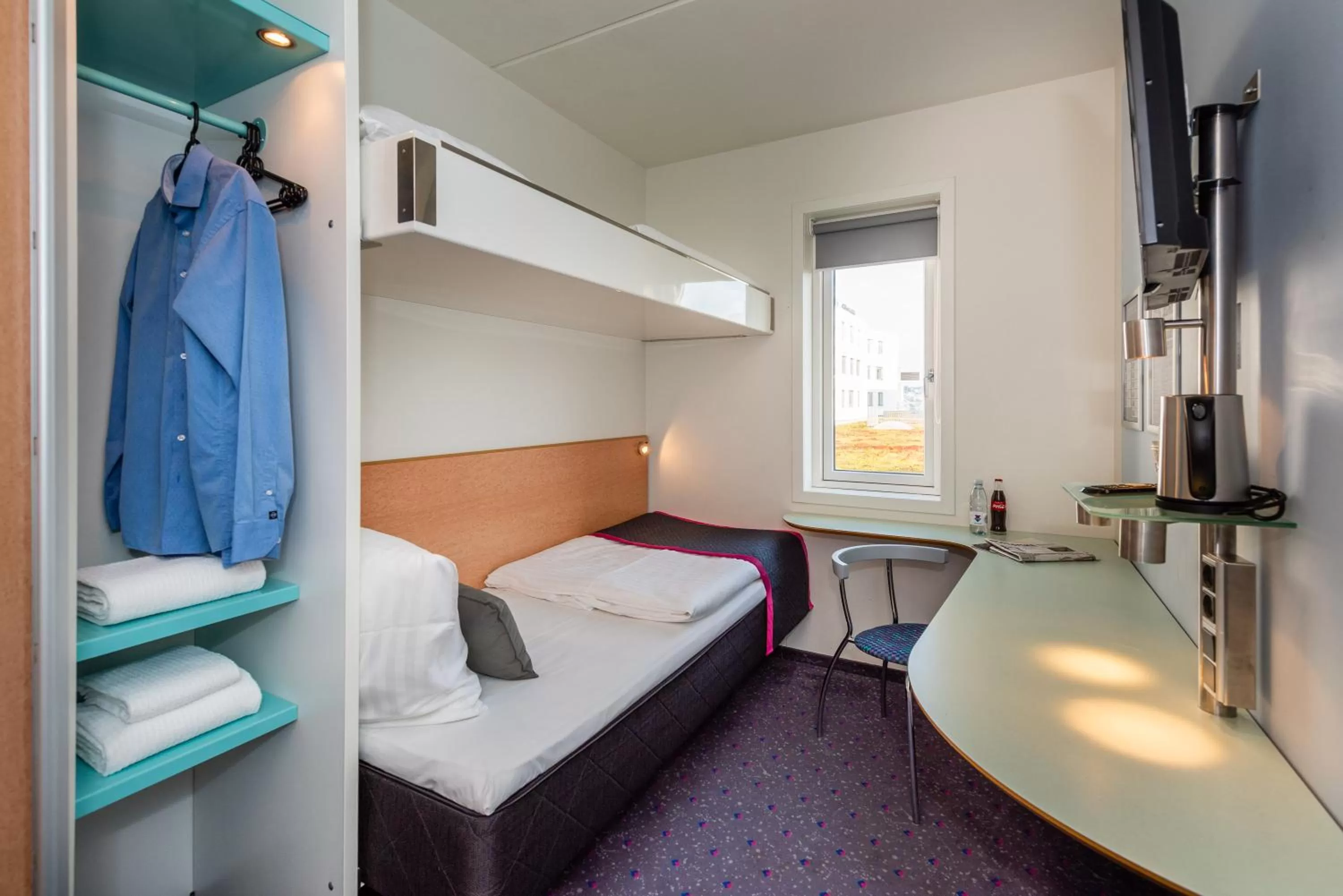 Shower, Bed in Cabinn Aalborg