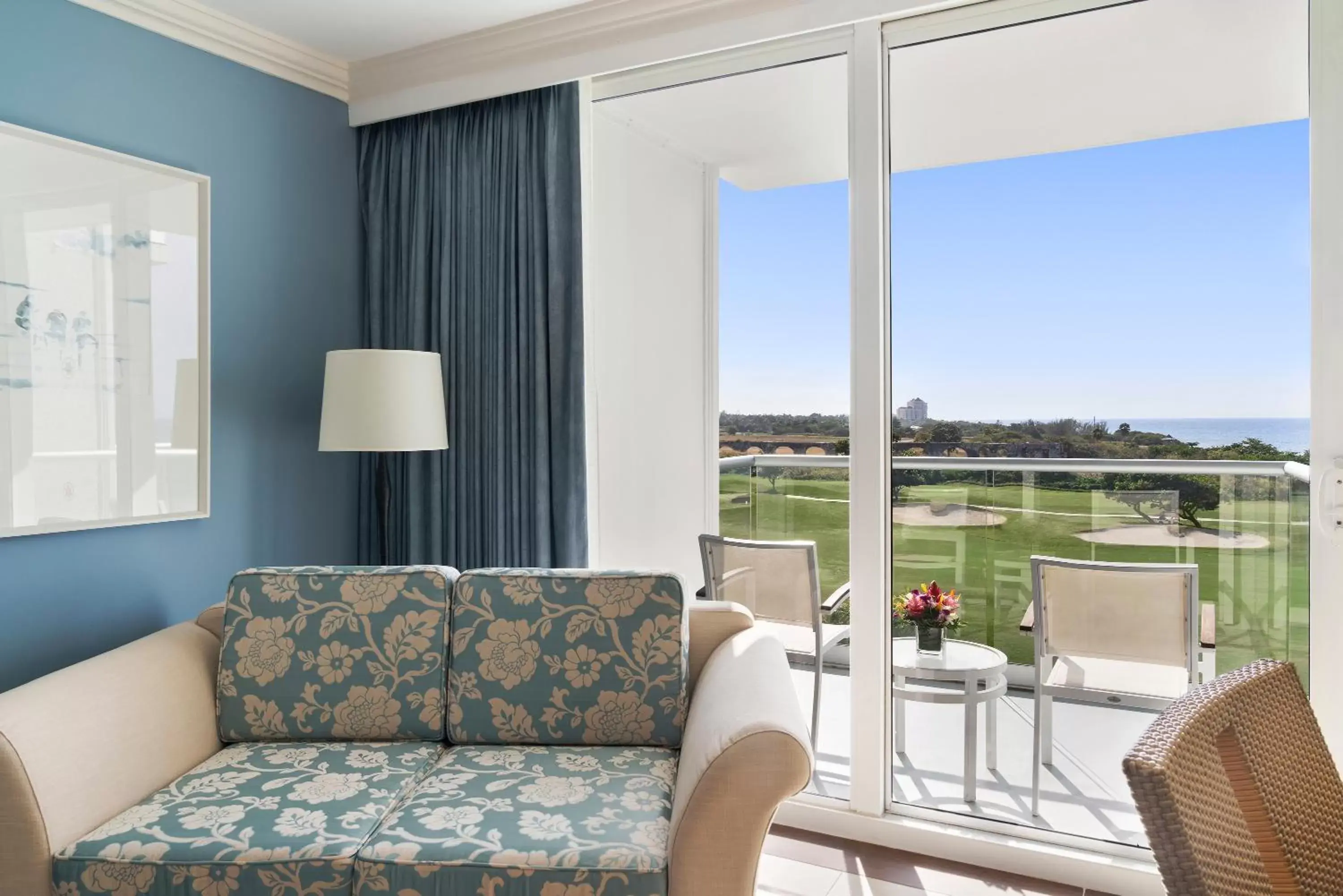 Balcony/Terrace, Seating Area in Hilton Rose Hall Resort & Spa