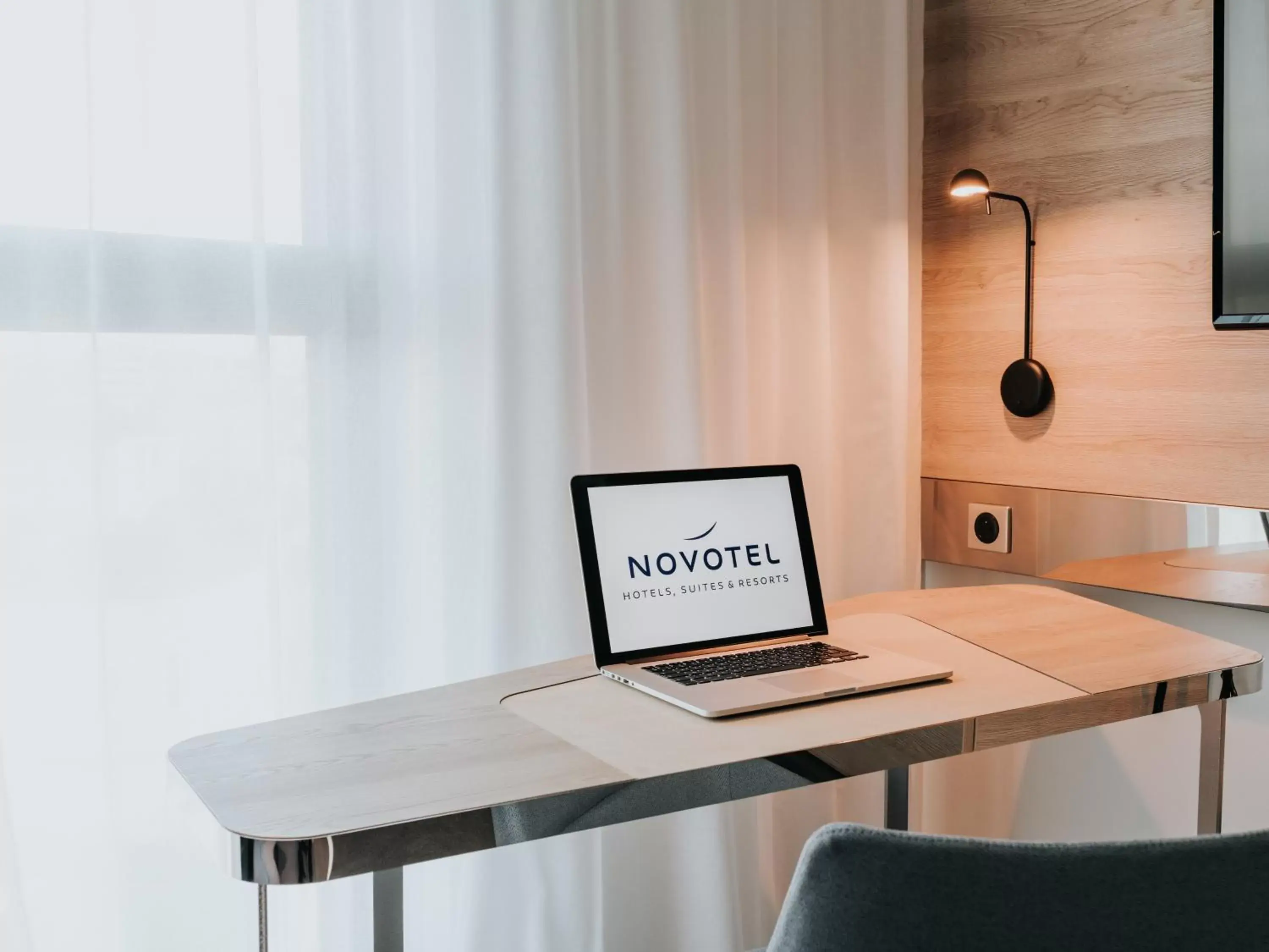 Staff in Novotel Angers Centre Gare