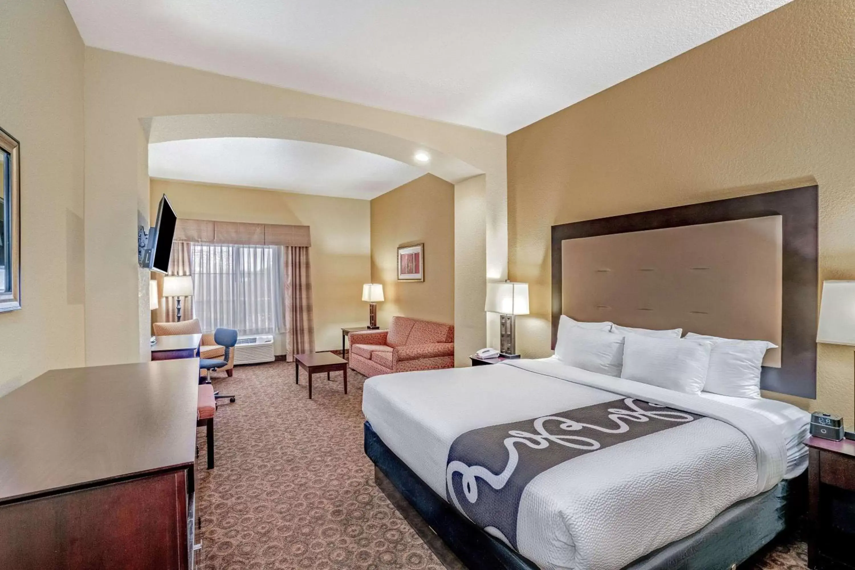 Deluxe King Room with Mobility/Hearing Impaired Access - Non-Smoking in La Quinta by Wyndham Vicksburg