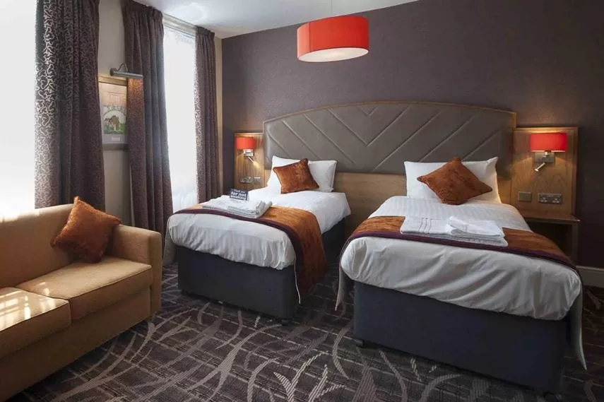 Bed in The Crown Hotel Wetherspoon