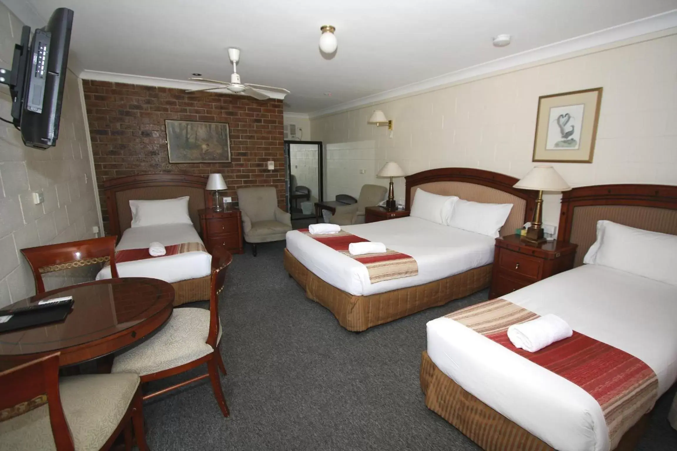 Photo of the whole room, Bed in Picton Valley Motel Australia