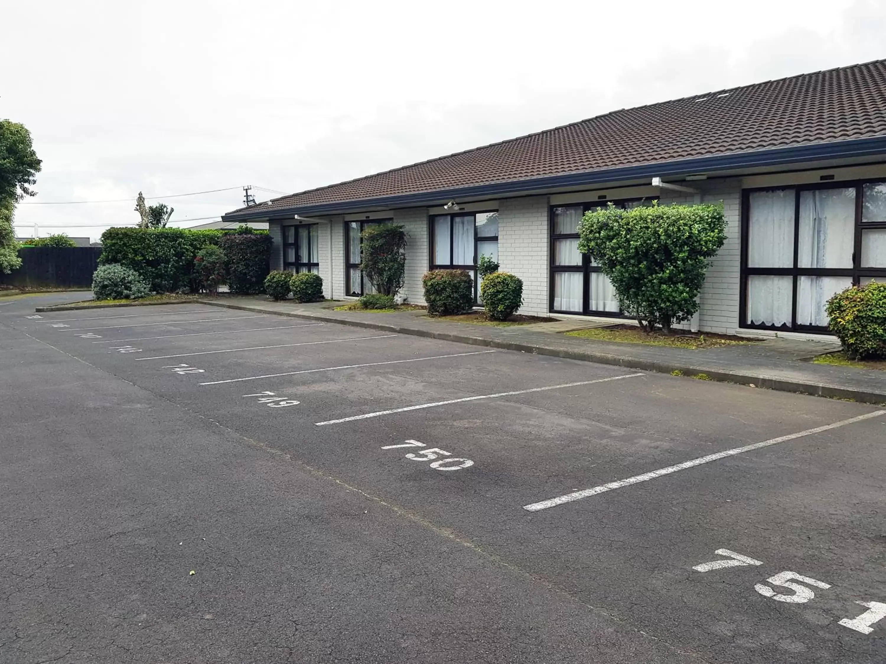 Parking, Property Building in Airport Garden Inn Hotel & Conference Centre