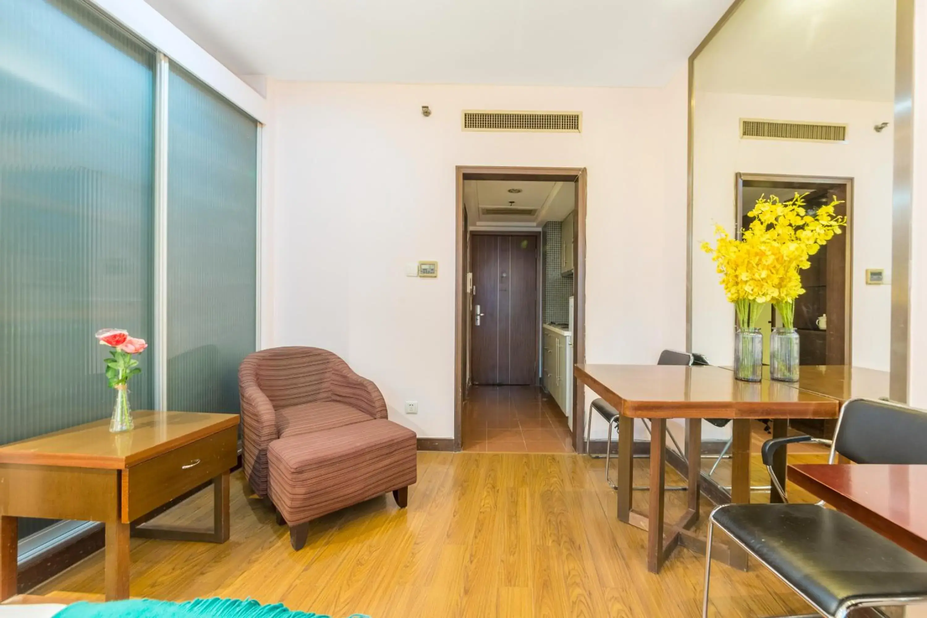 Living room, Seating Area in Shanghai Jiarong Hotel Apartment