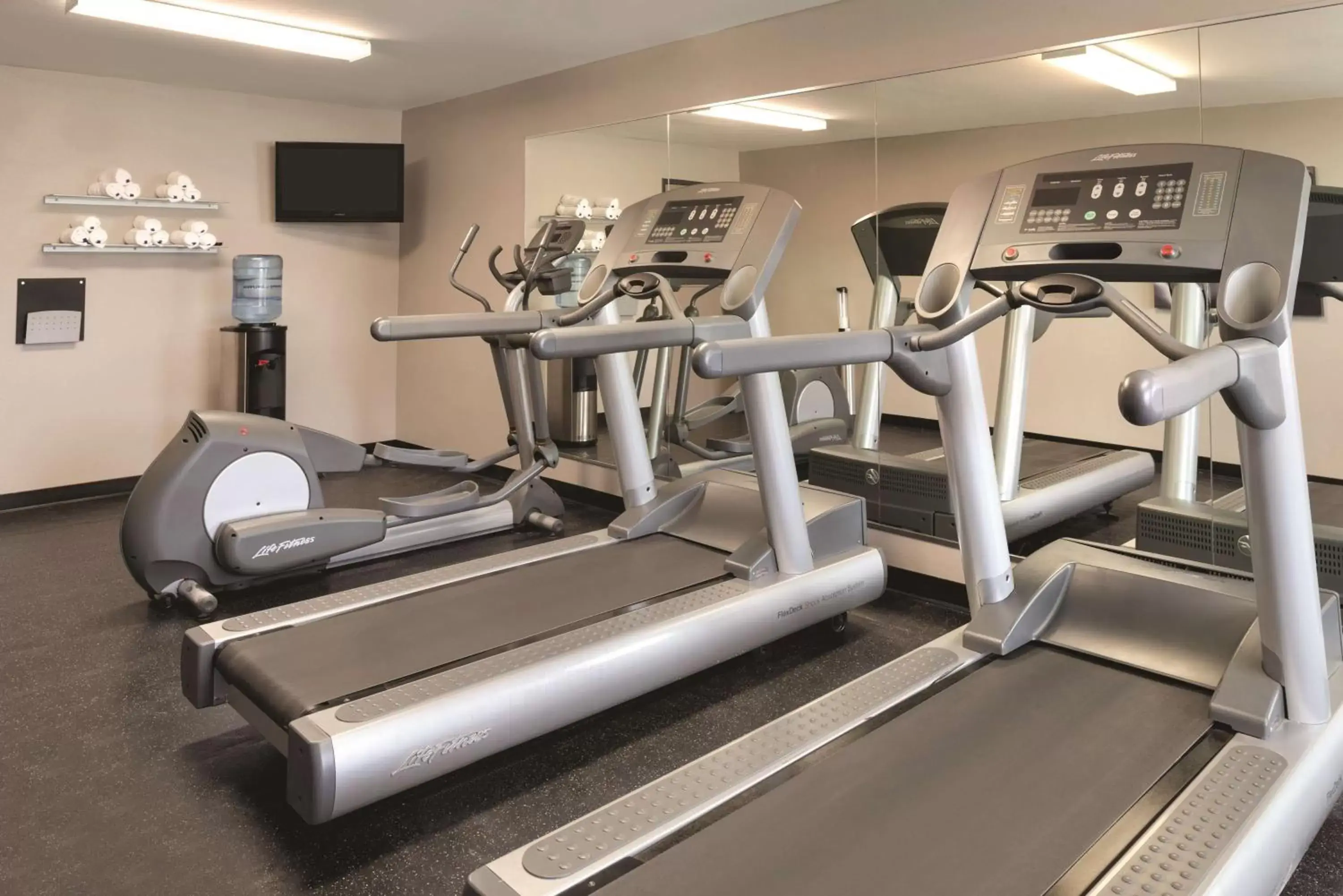 Activities, Fitness Center/Facilities in Country Inn & Suites by Radisson, Cedar Falls, IA