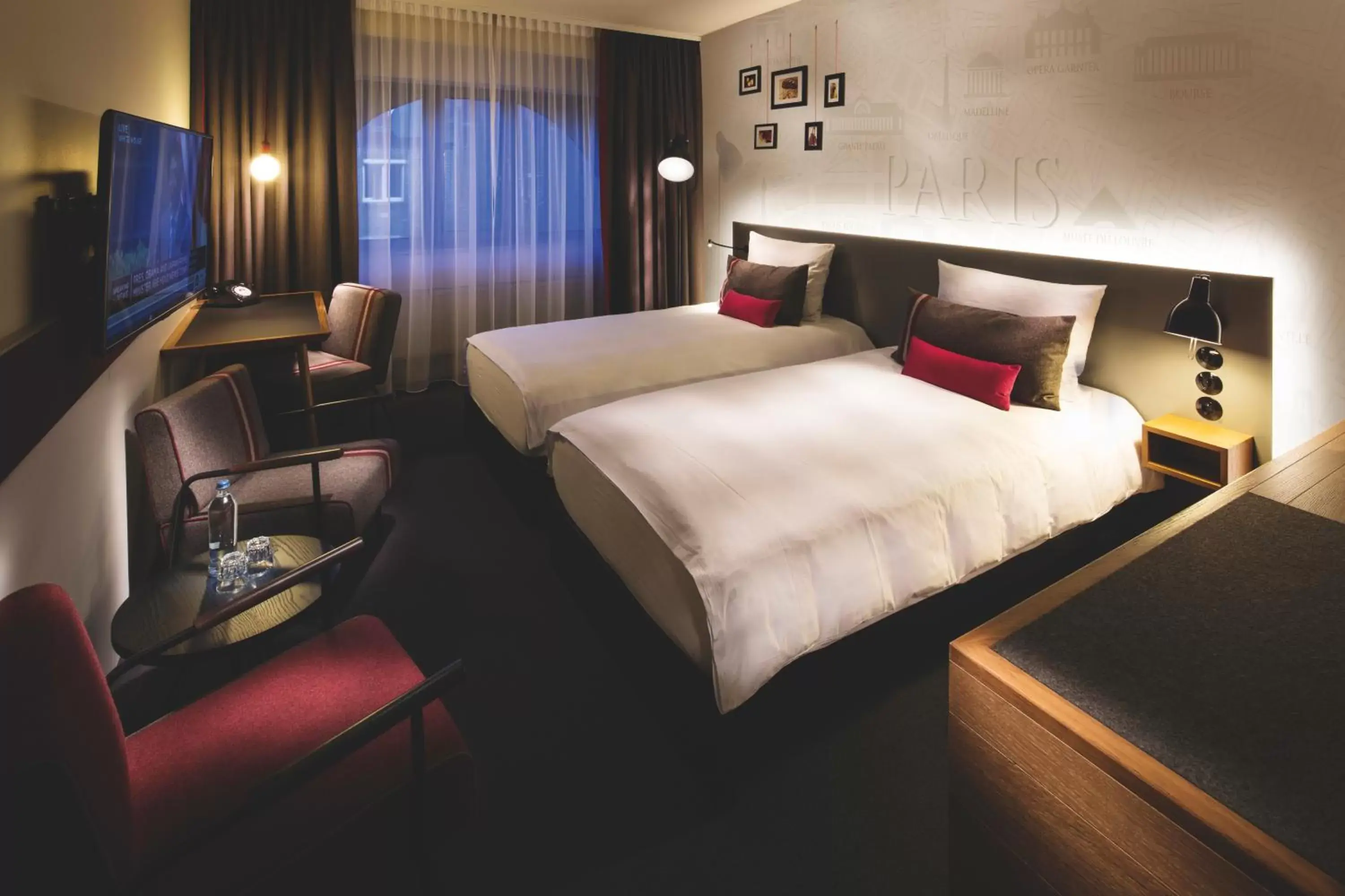 Photo of the whole room, Bed in pentahotel Paris Charles de Gaulle