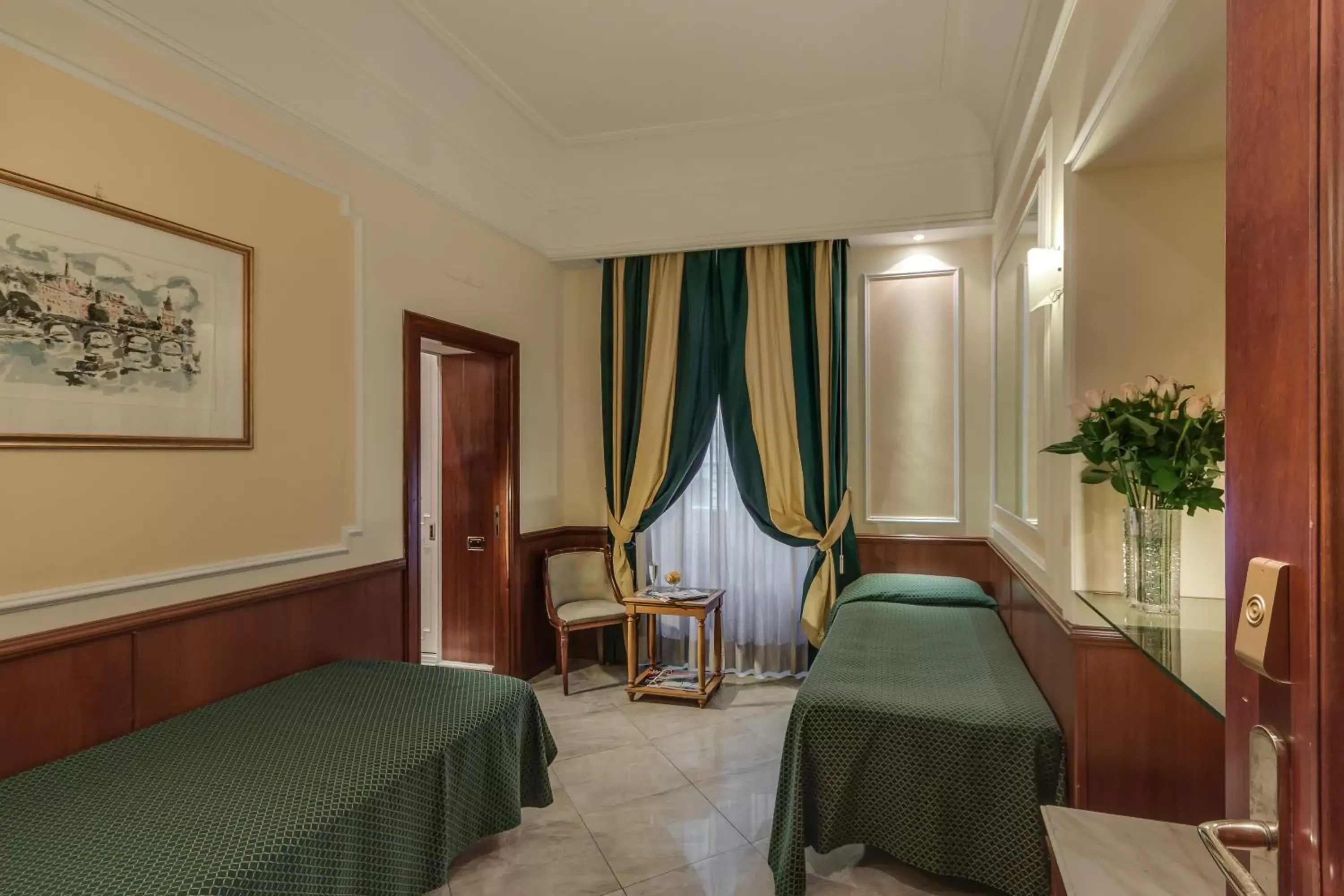 Bed, Seating Area in Hotel Borromeo