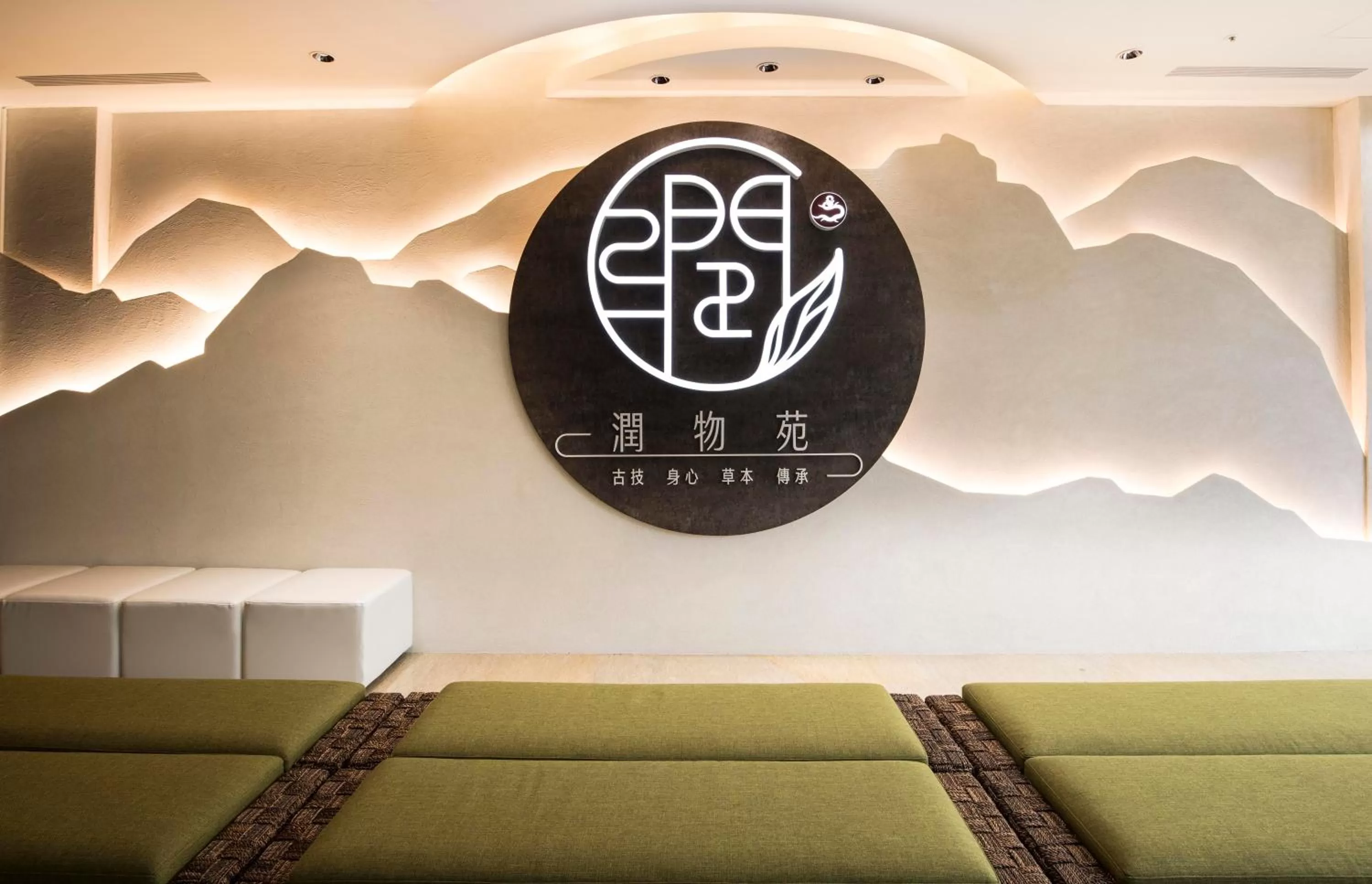 Massage in Darlon Hotel