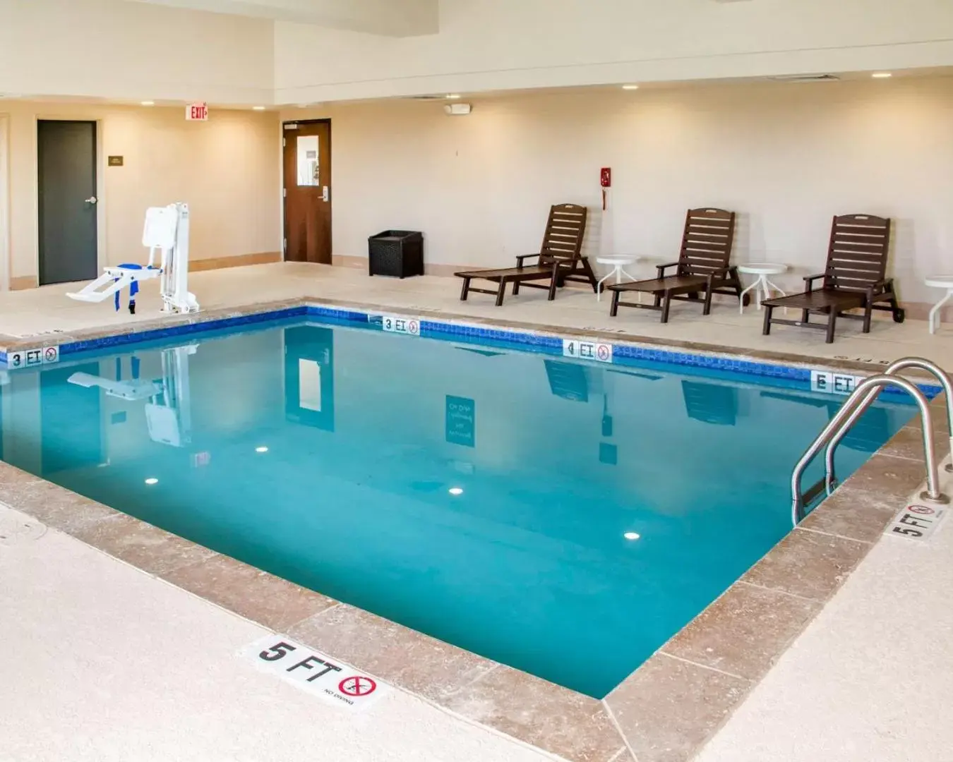 Swimming Pool in Comfort Inn & Suites San Marcos