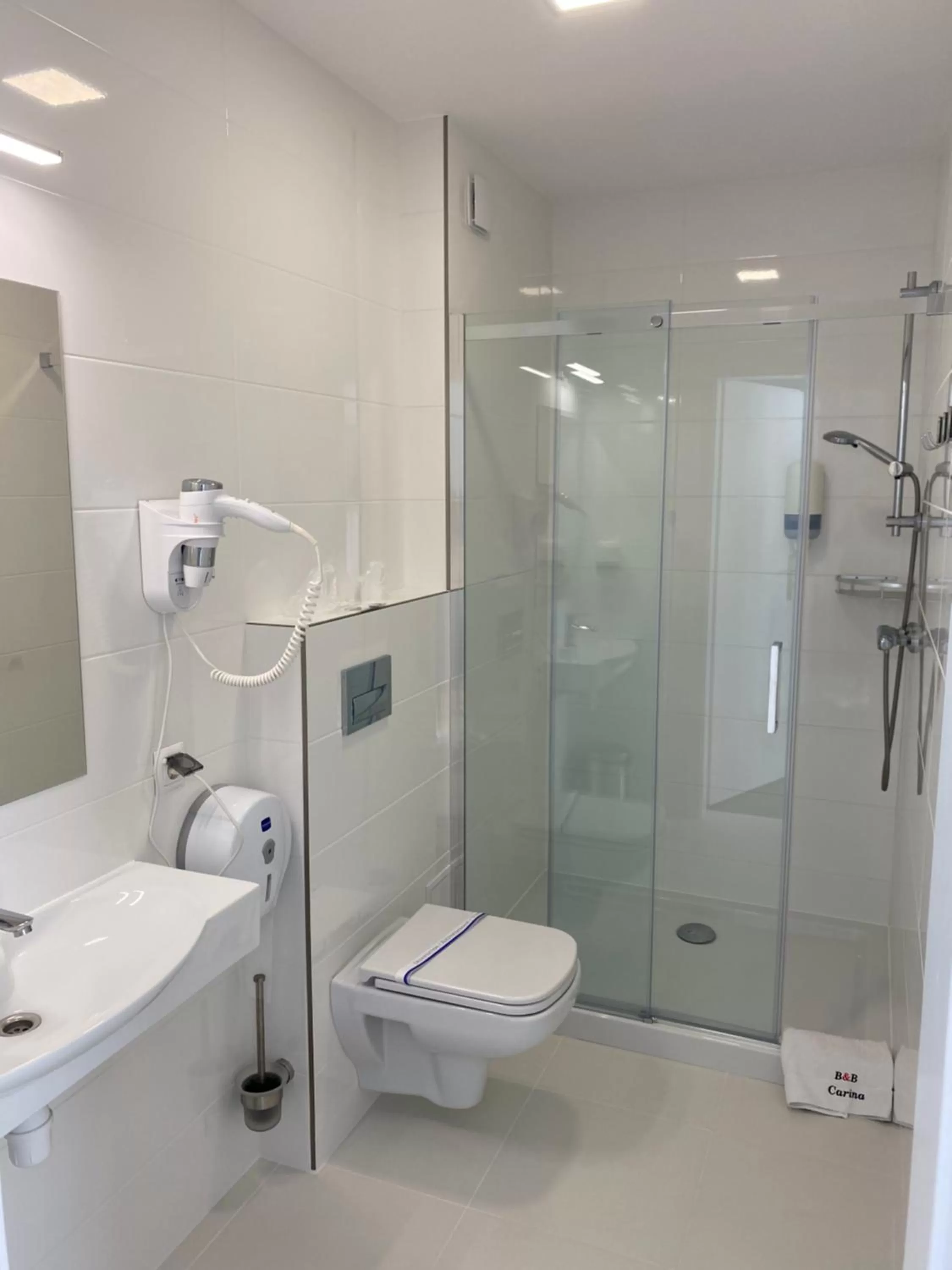 Bathroom in Carina Hotel