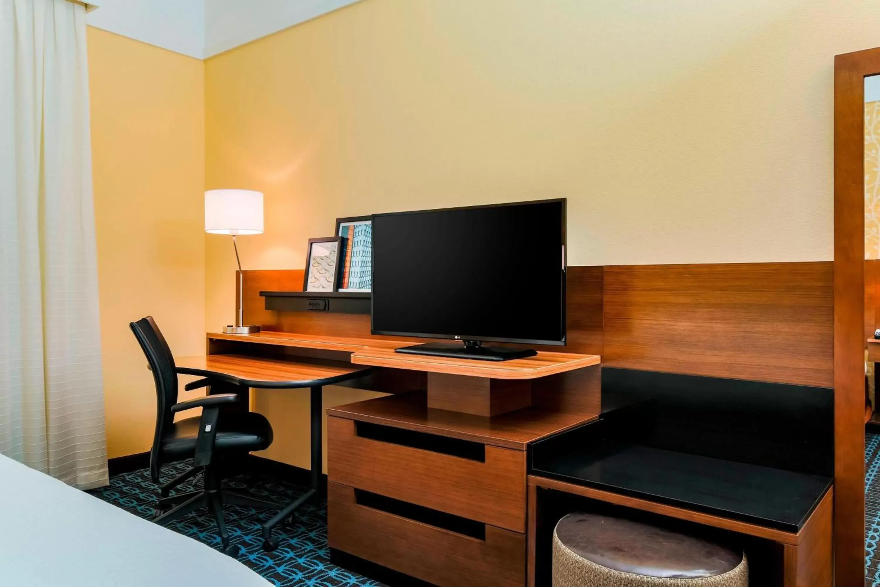 Photo of the whole room, TV/Entertainment Center in Fairfield Inn & Suites by Marriott Snyder