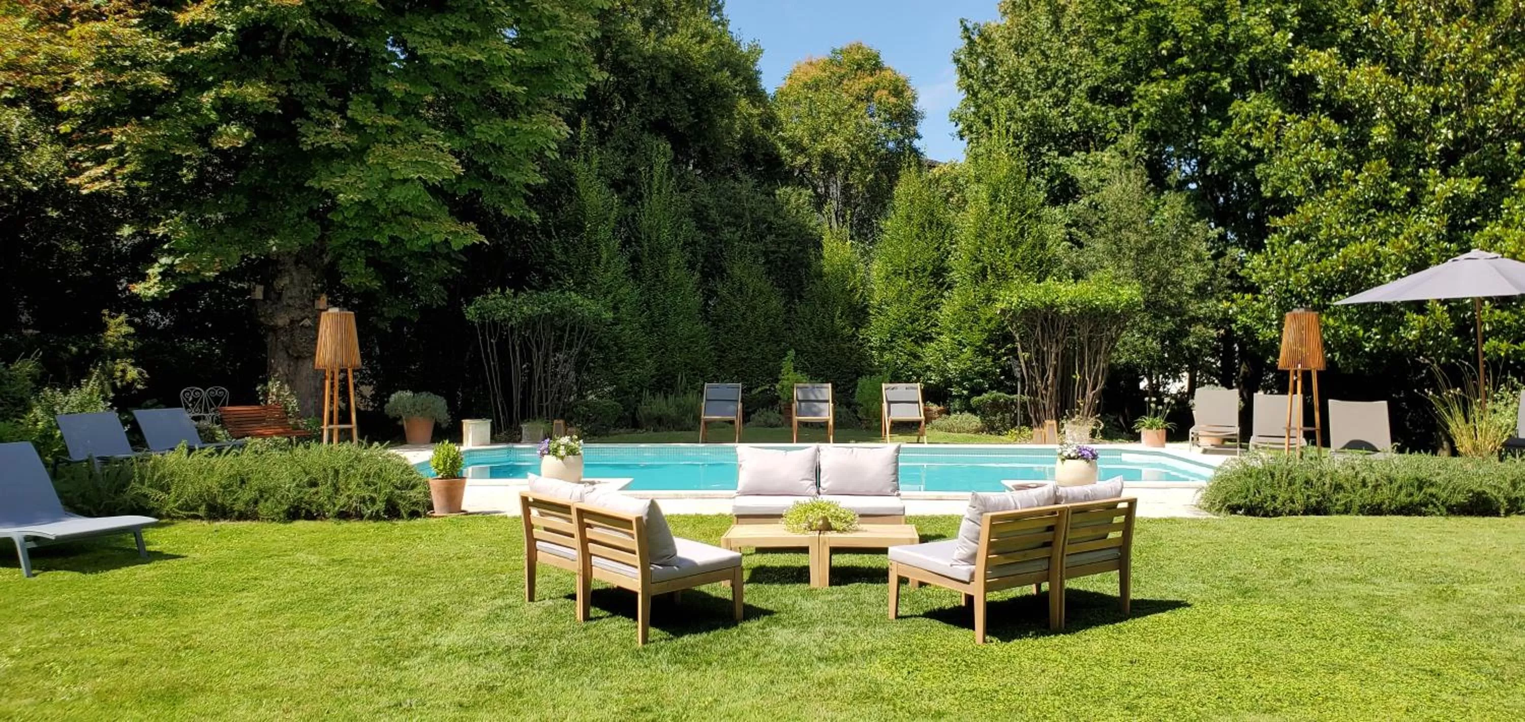 Garden, Swimming Pool in Logis des Tourelles