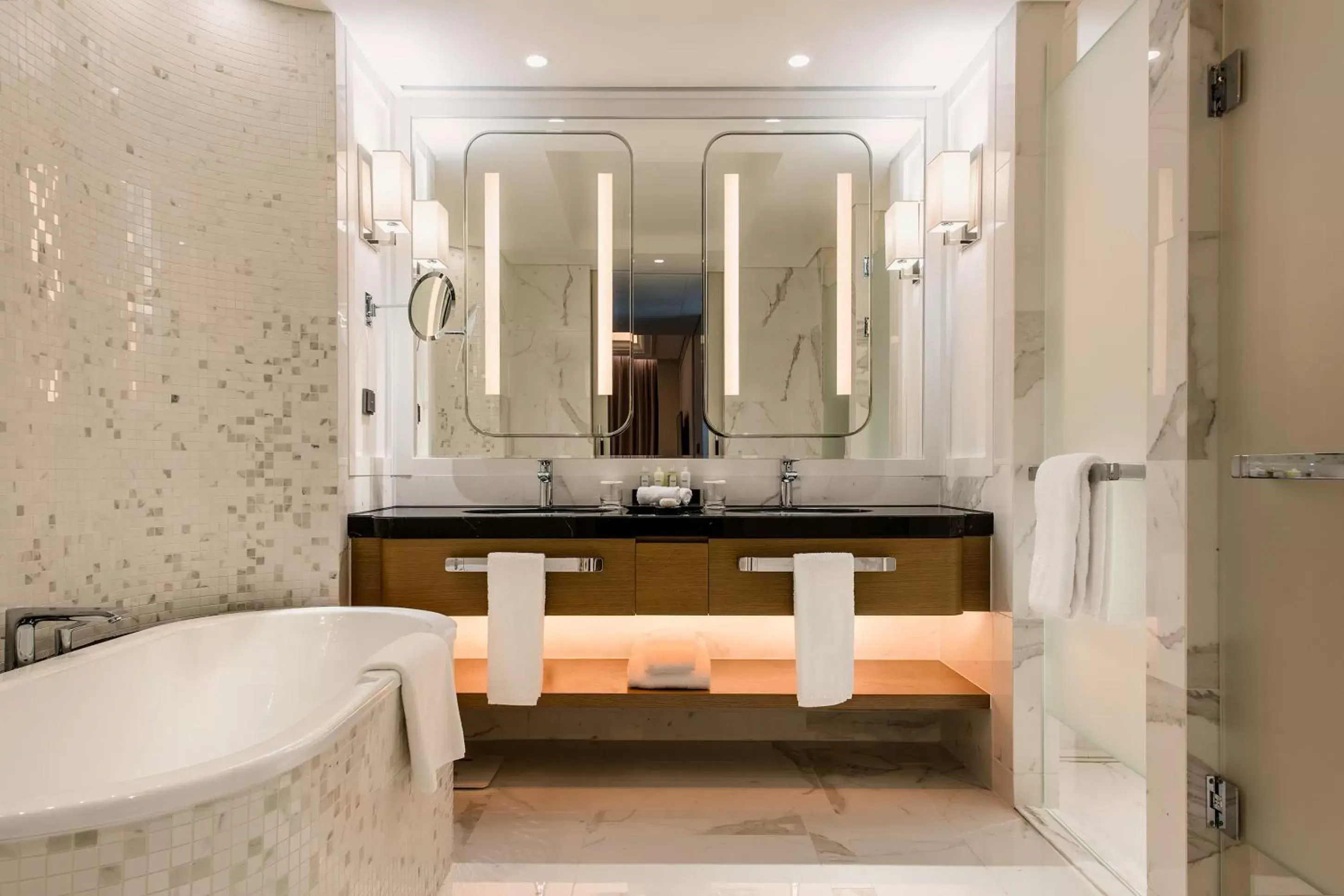 Corner Suite in Paradise City Corner Suite in Paradise City