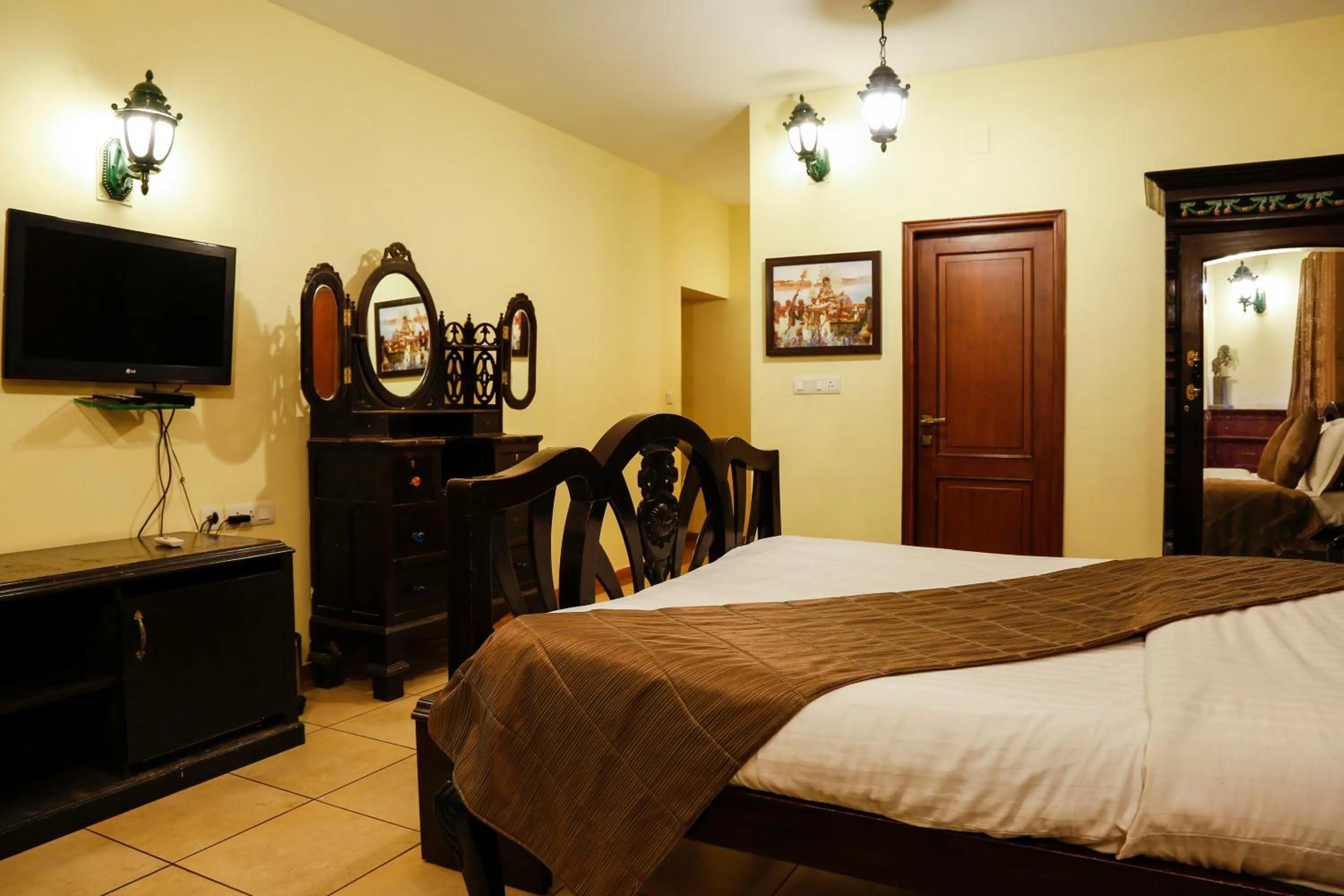 Restaurant/places to eat in The Colonial Manek Manor By SAH