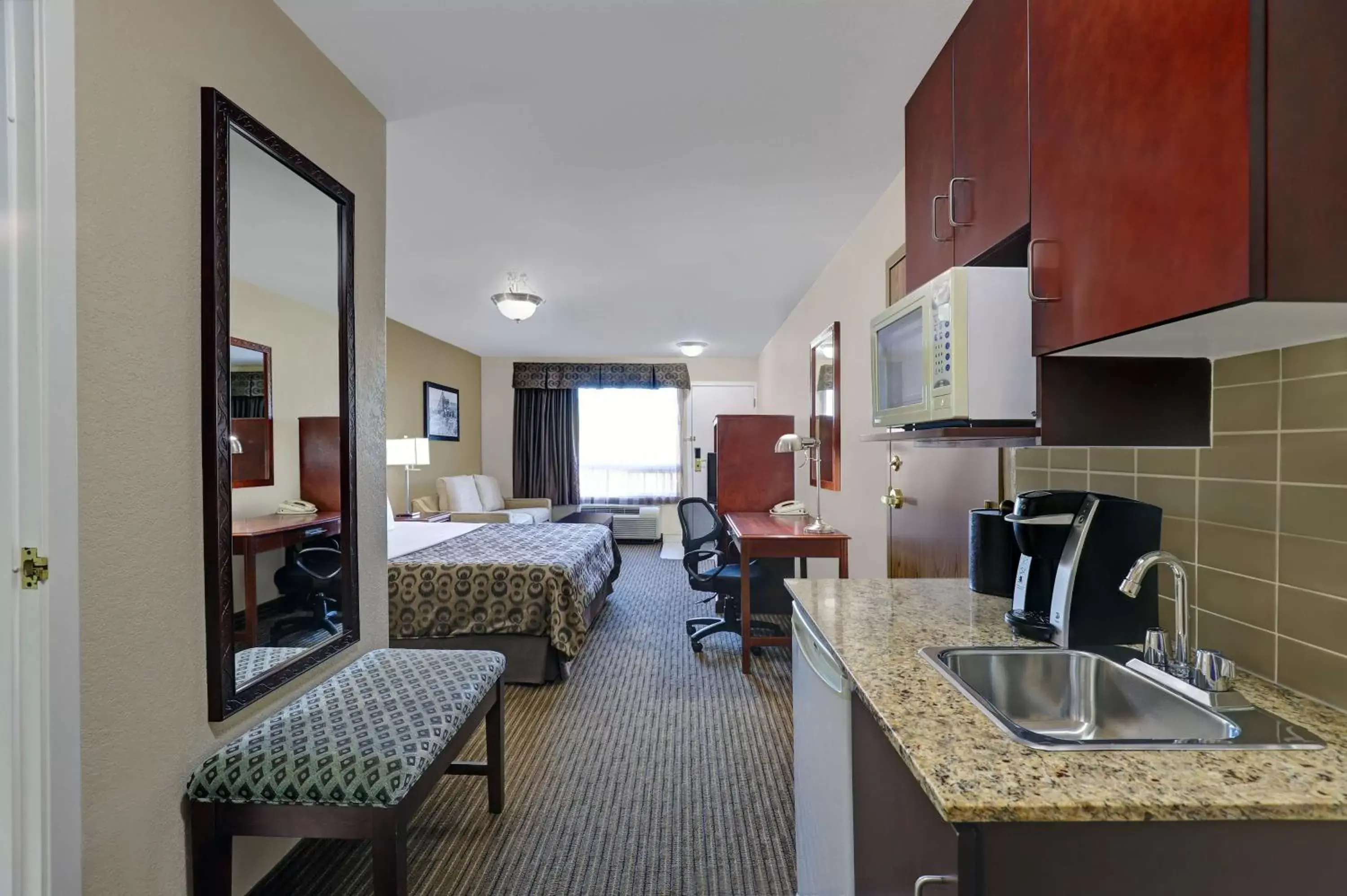 Bedroom, Kitchen/Kitchenette in SureStay Plus Hotel by Best Western Drumheller
