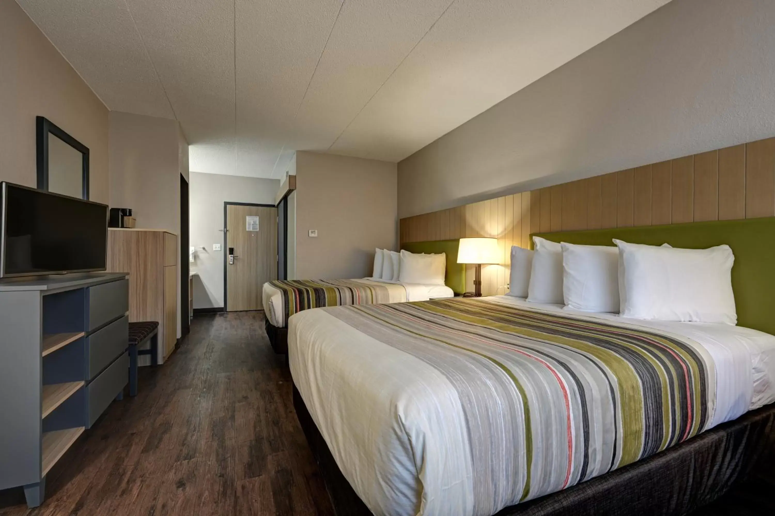 Bed in Country Inn & Suites by Radisson, Pierre, SD