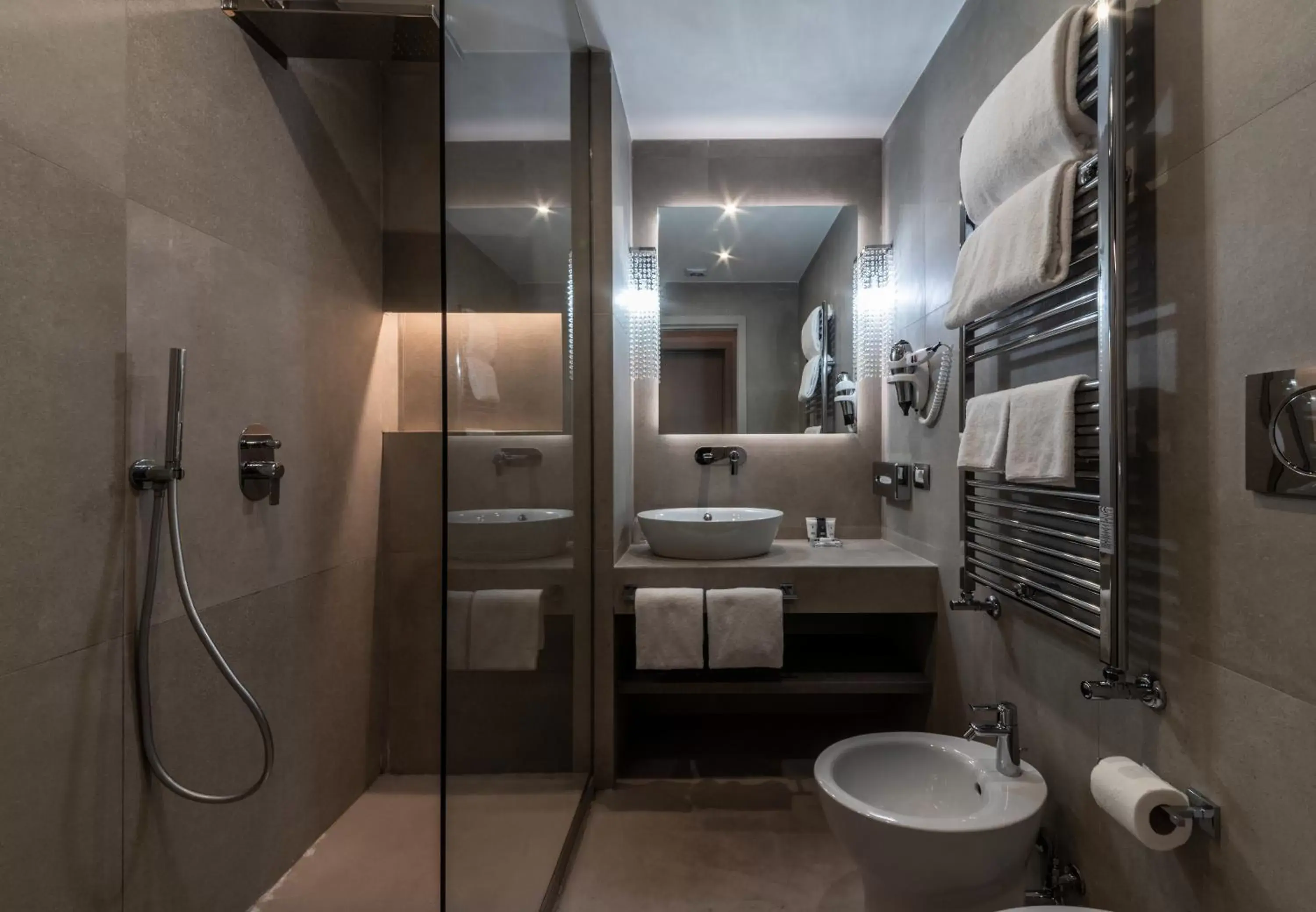 Shower, Bathroom in Terrace Pantheon Relais