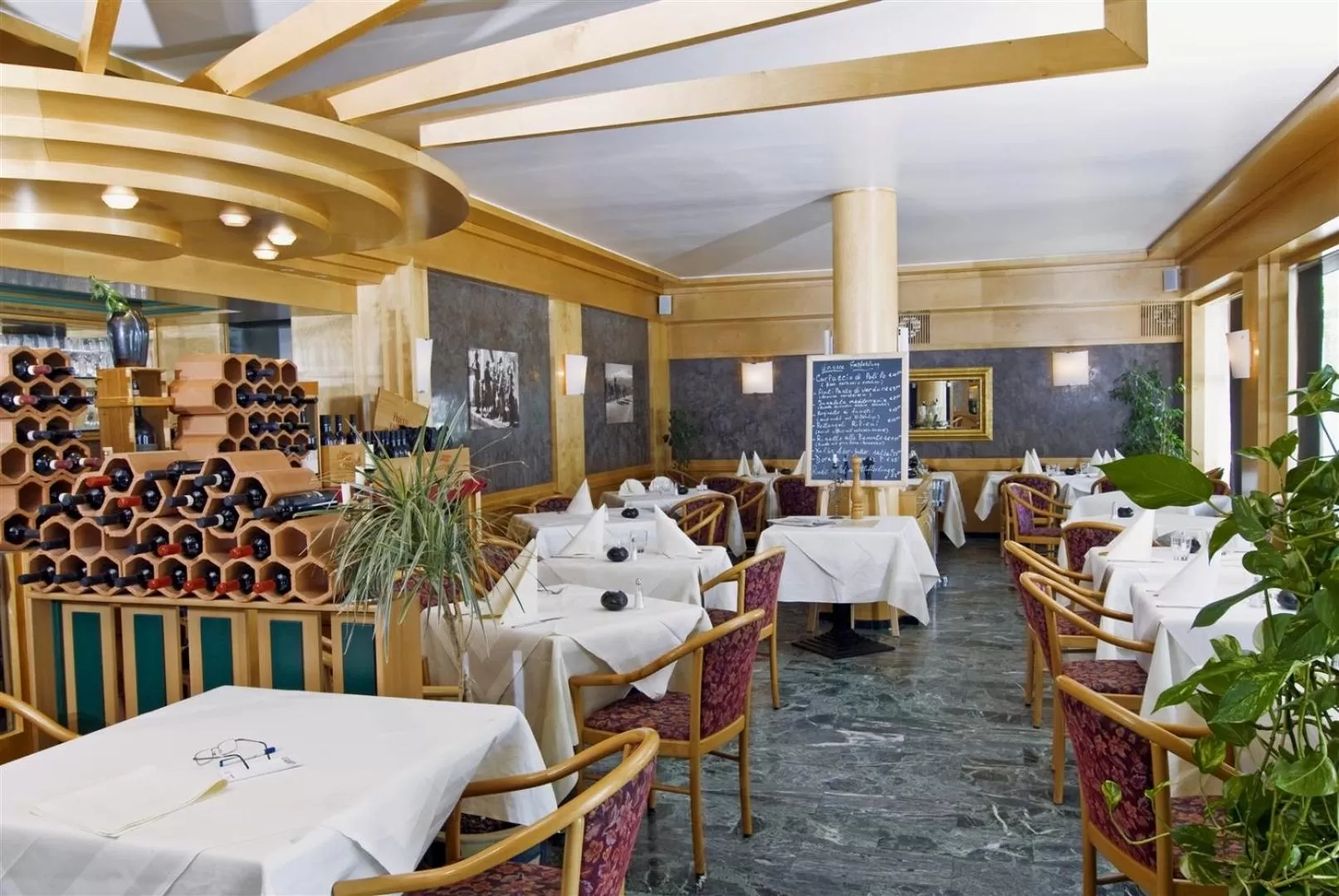 Restaurant/places to eat in Hotel Stiftswingert