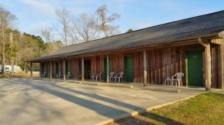 Property Building in Whispering Creek Lodging & RV Resort