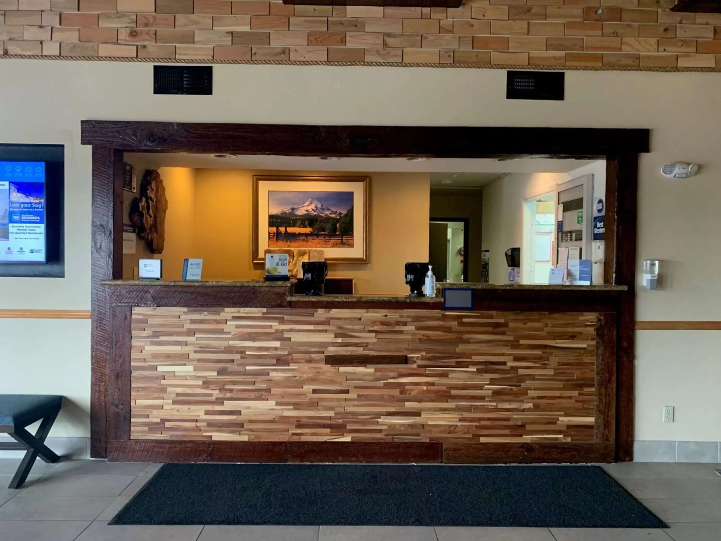 Lobby or reception, Lobby/Reception in Best Western Woodburn Inn