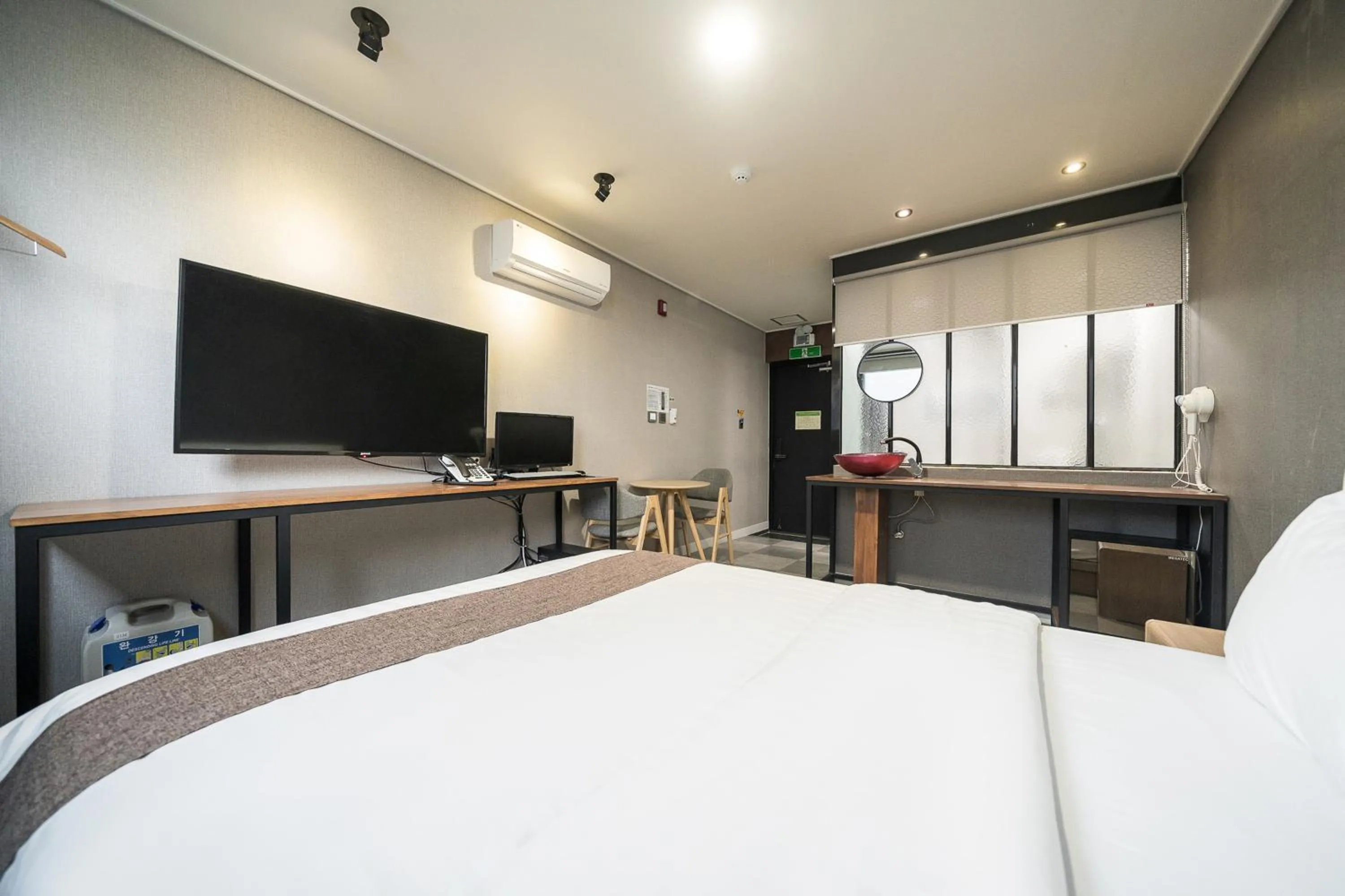 Photo of the whole room in Malu Hotel Suwon