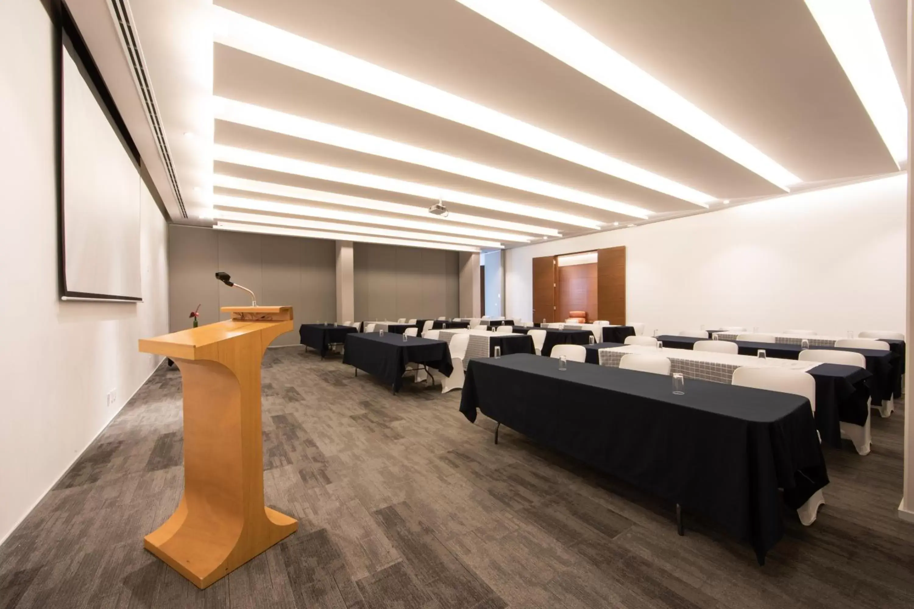 Meeting/conference room in Hotel Horizon & Convention Center