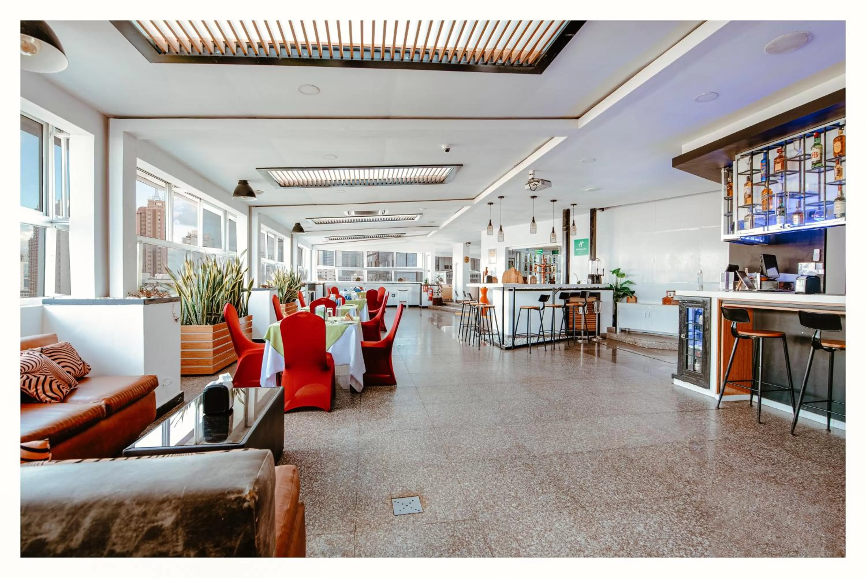 Restaurant/places to eat in Holiday Inn Dar Es Salaam by IHG