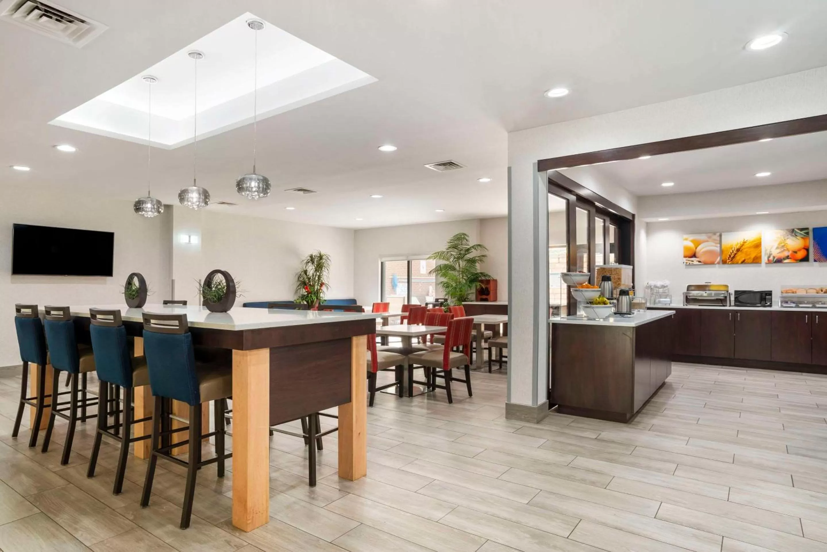 Breakfast in Comfort Suites At WestGate Mall