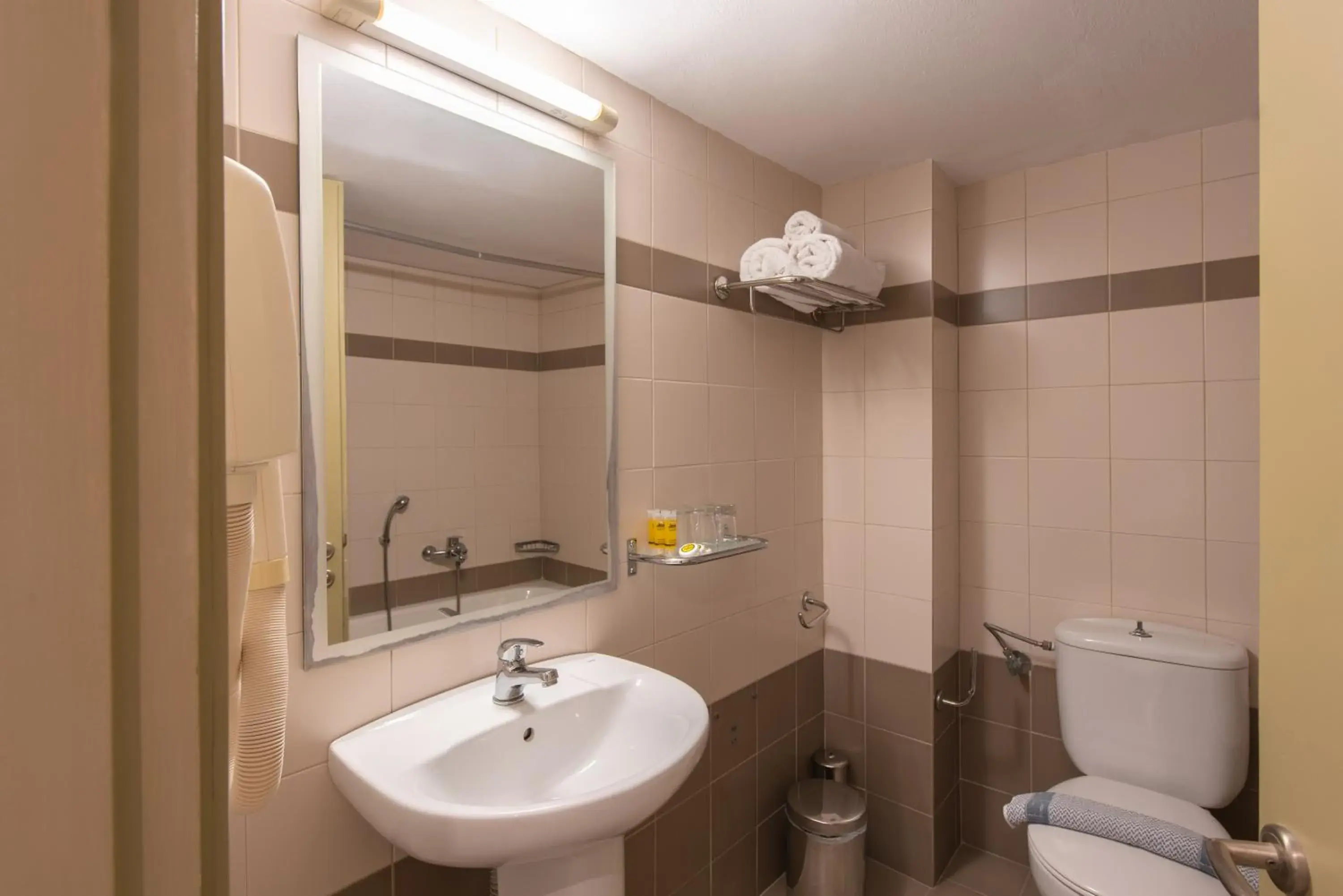 Bathroom in Yria Hotel