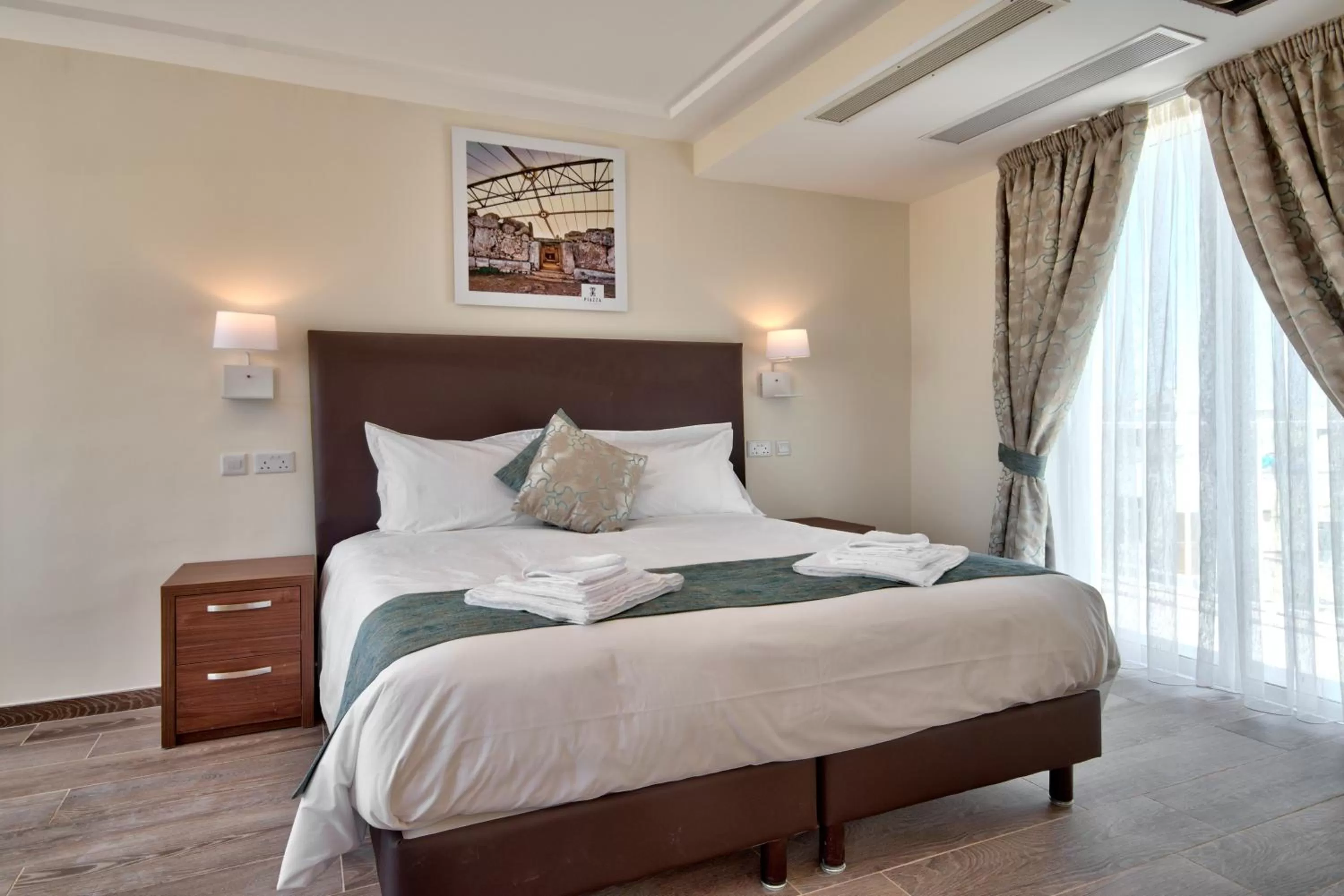 Bed in The Suites – Piazza Kirkop