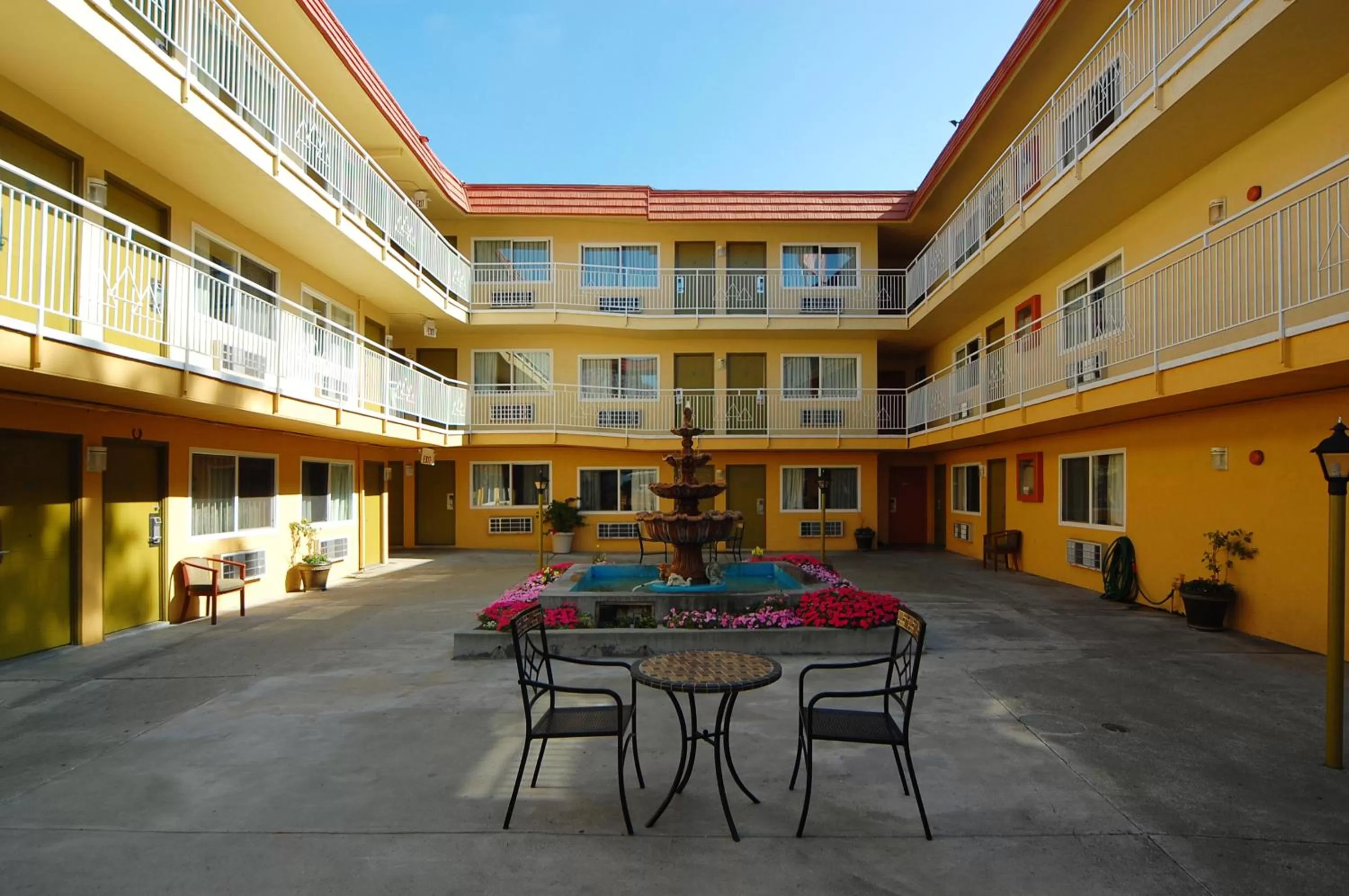 Facade/entrance in Imperial Inn Oakland