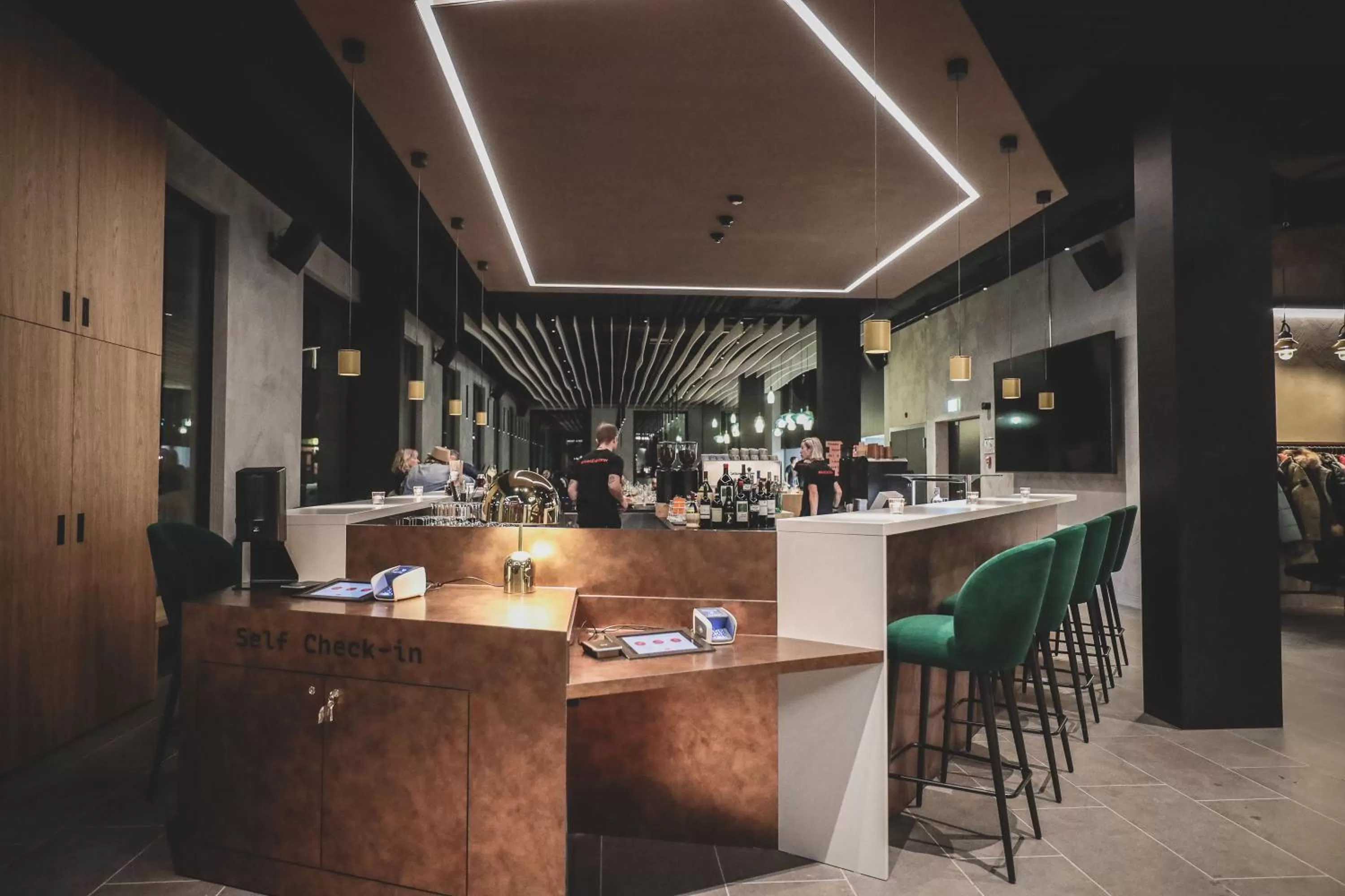 Restaurant/places to eat in AVES Hotel&Apartment Arosa