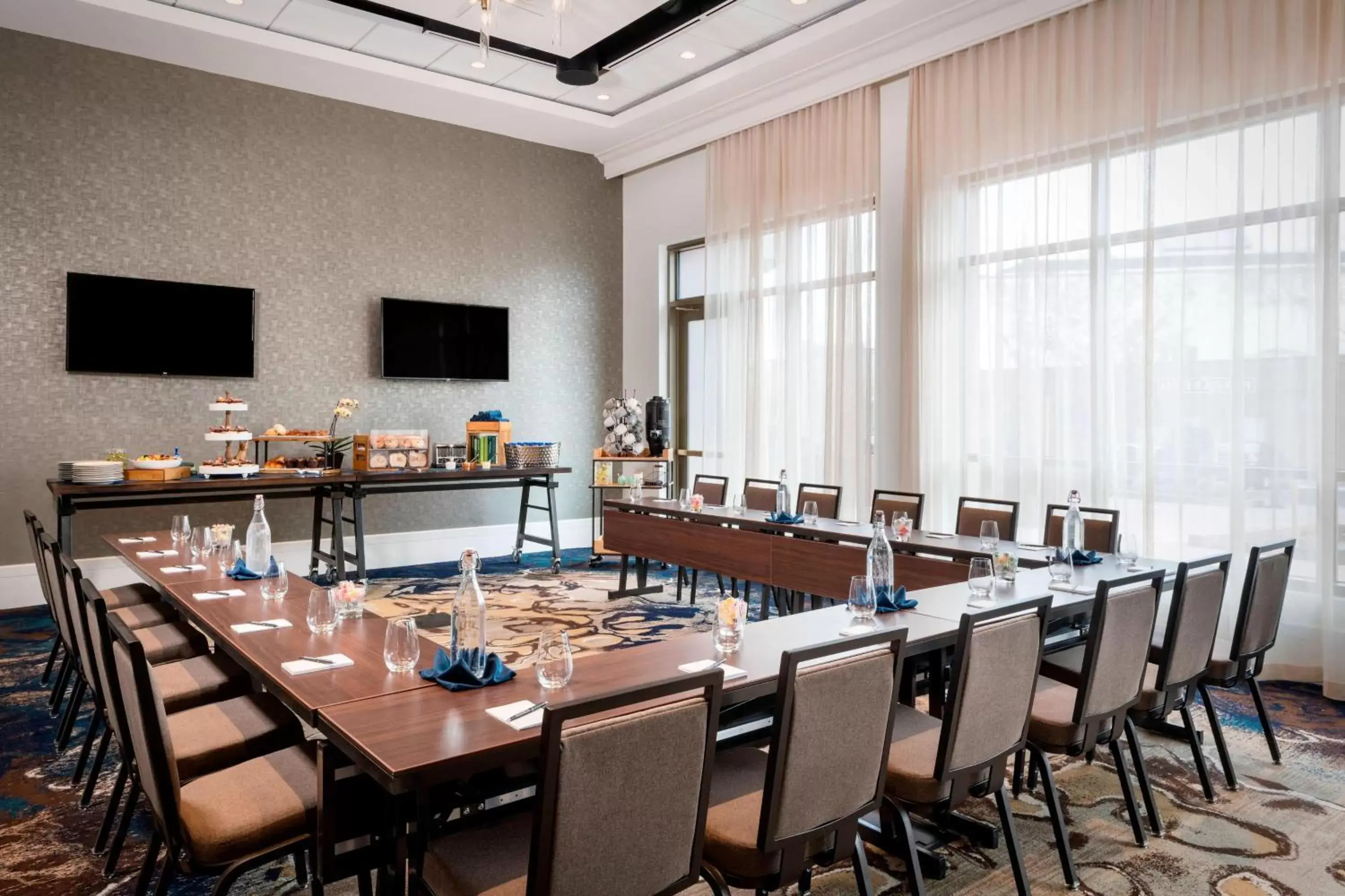 Meeting/conference room in The Elizabeth Hotel, Autograph Collection