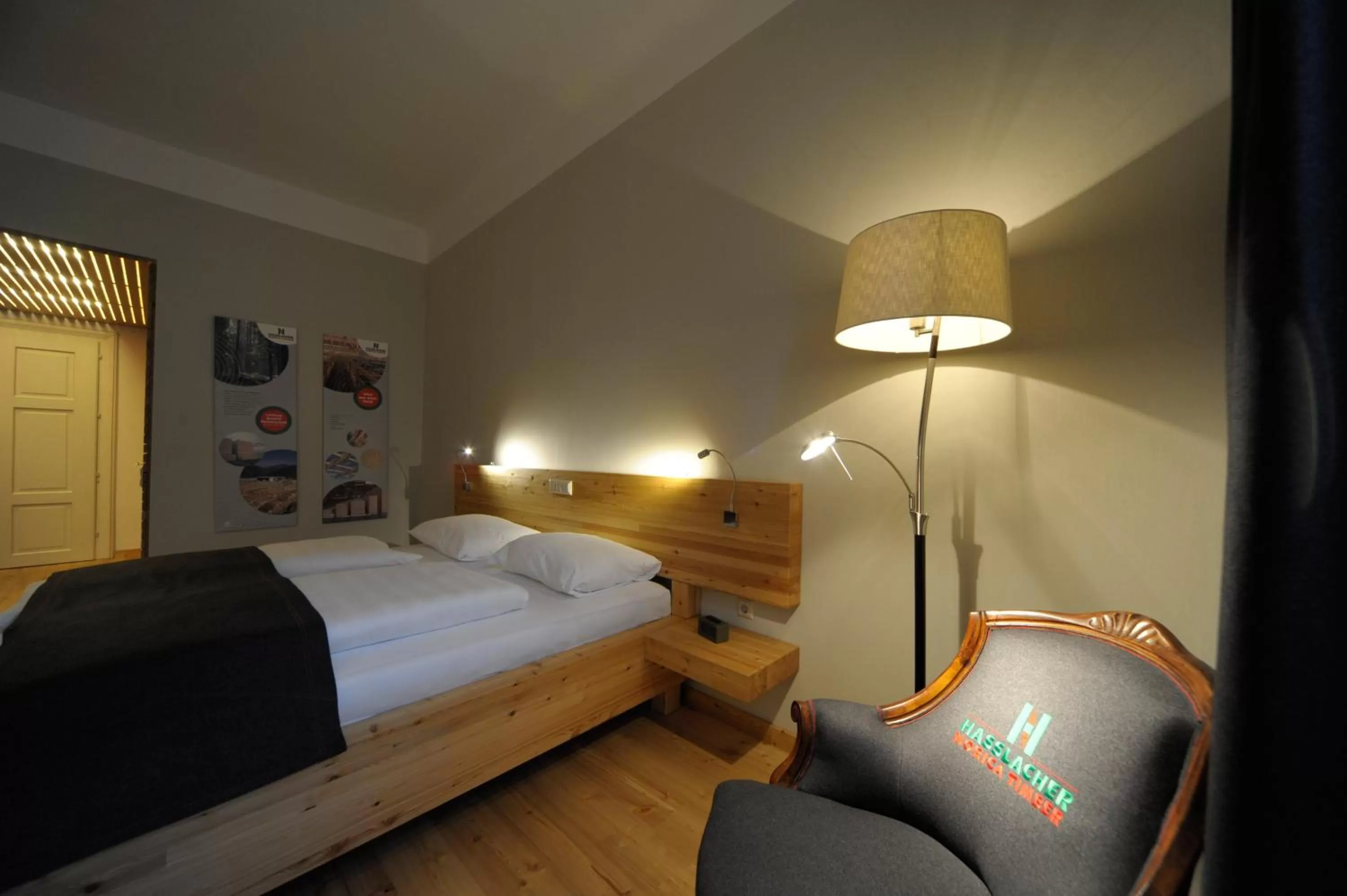 Bed in Erlebnis Post - Stadthotel mit EigenART