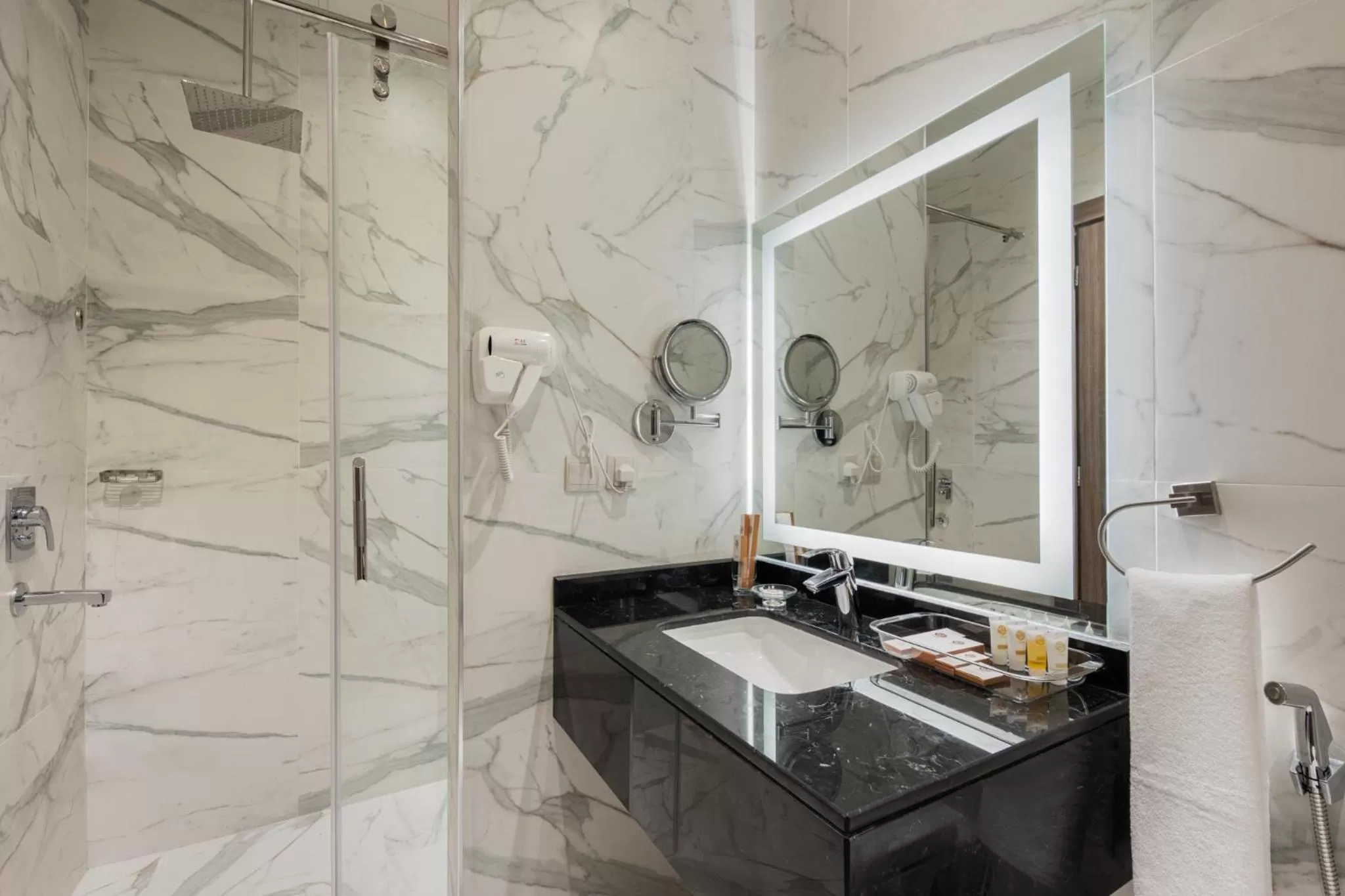 Shower in Gladiolus Hotel