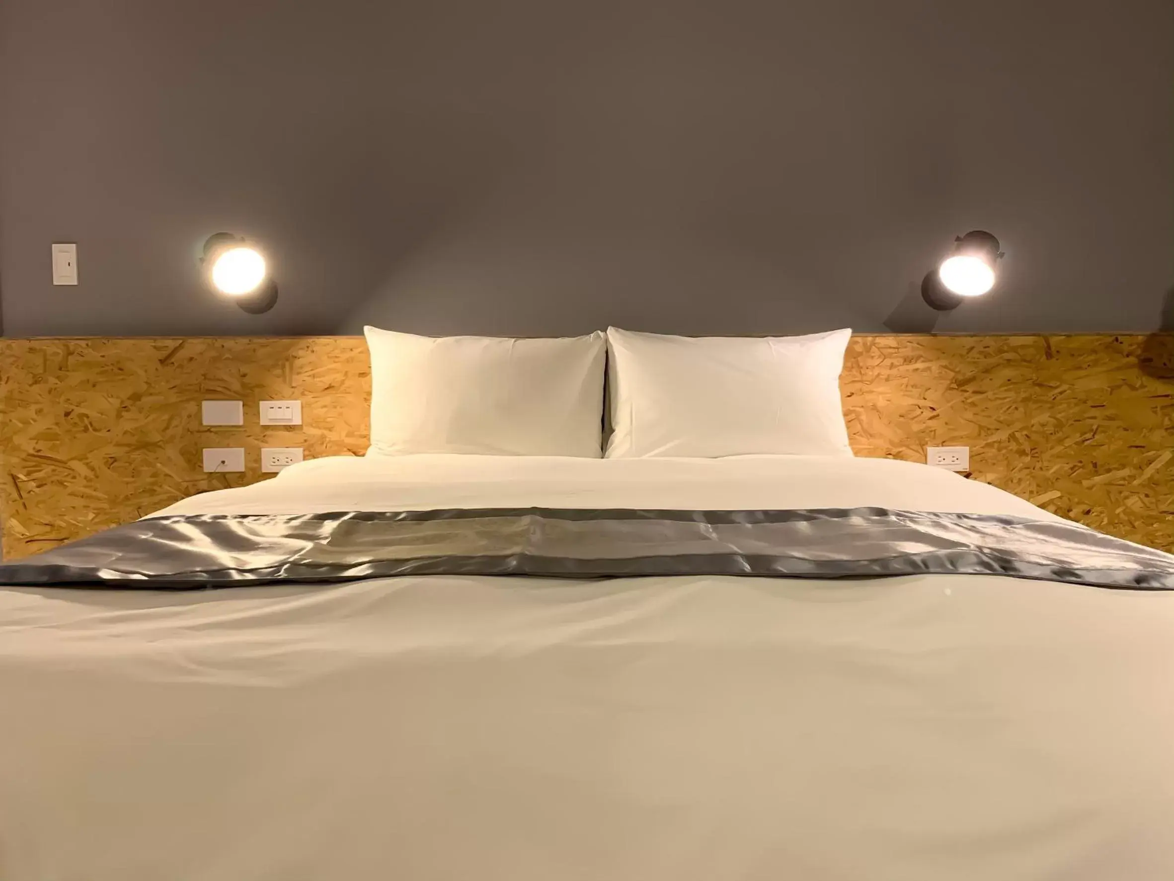 Bed in Raise Hotel Taichung