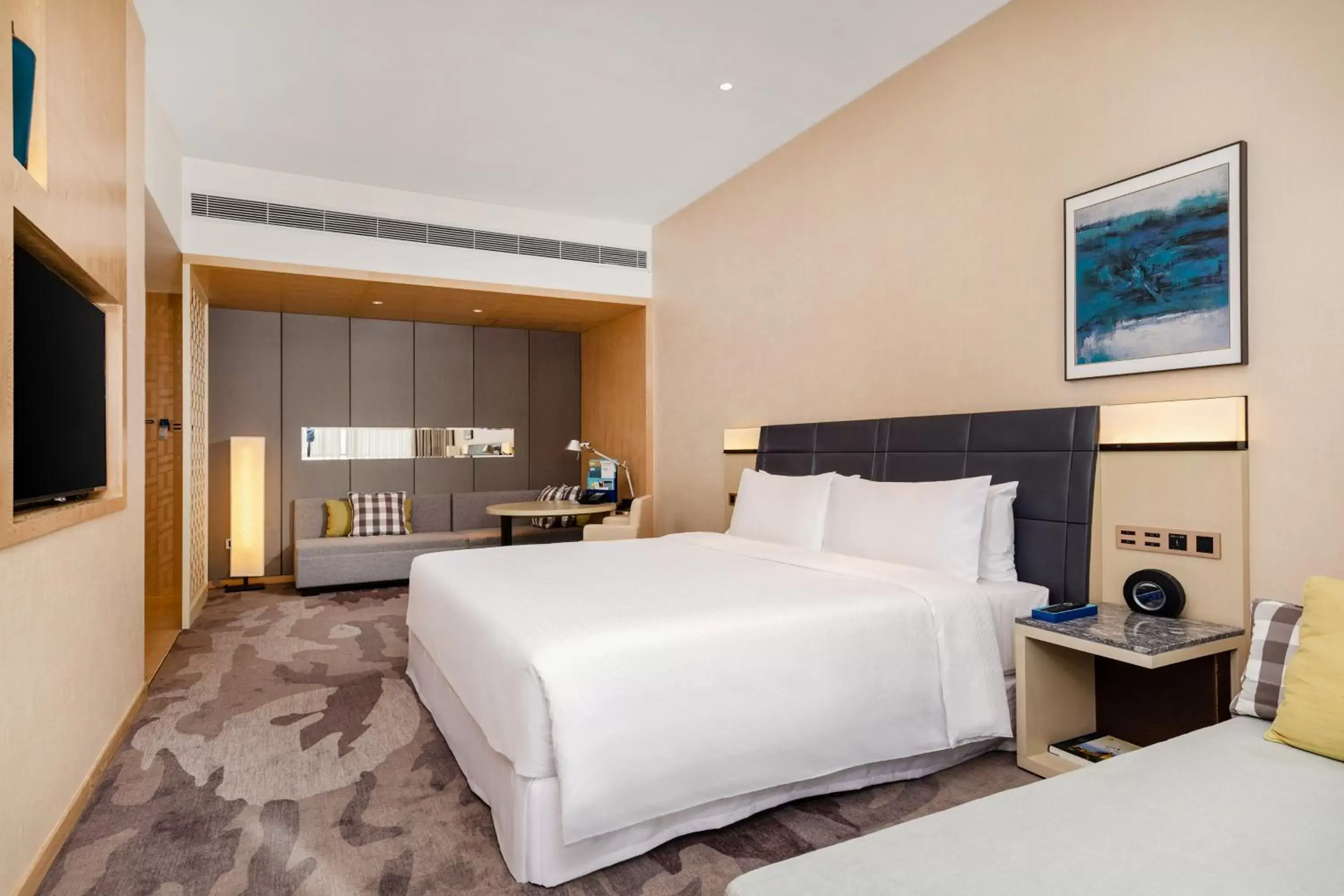 Photo of the whole room, Bed in Four Points by Sheraton Guangdong, Heshan