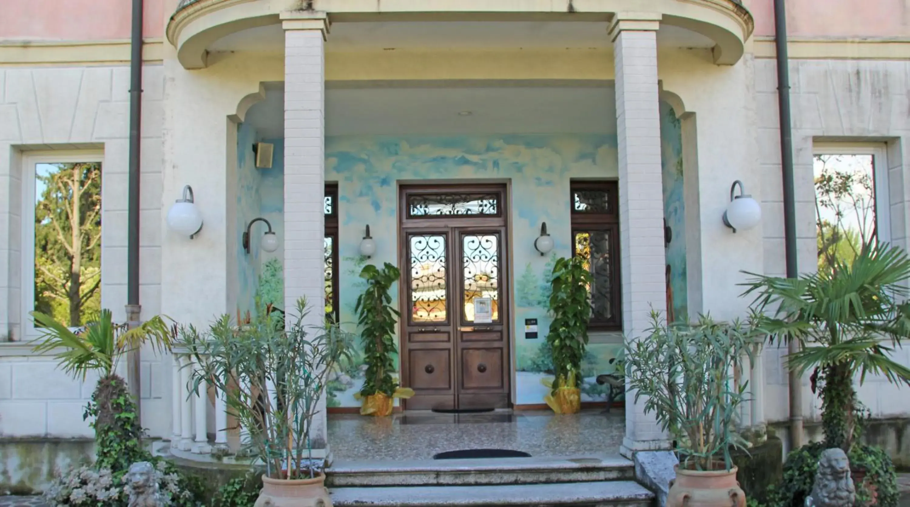 Facade/entrance in Park Hotel Villa Leon d'Oro