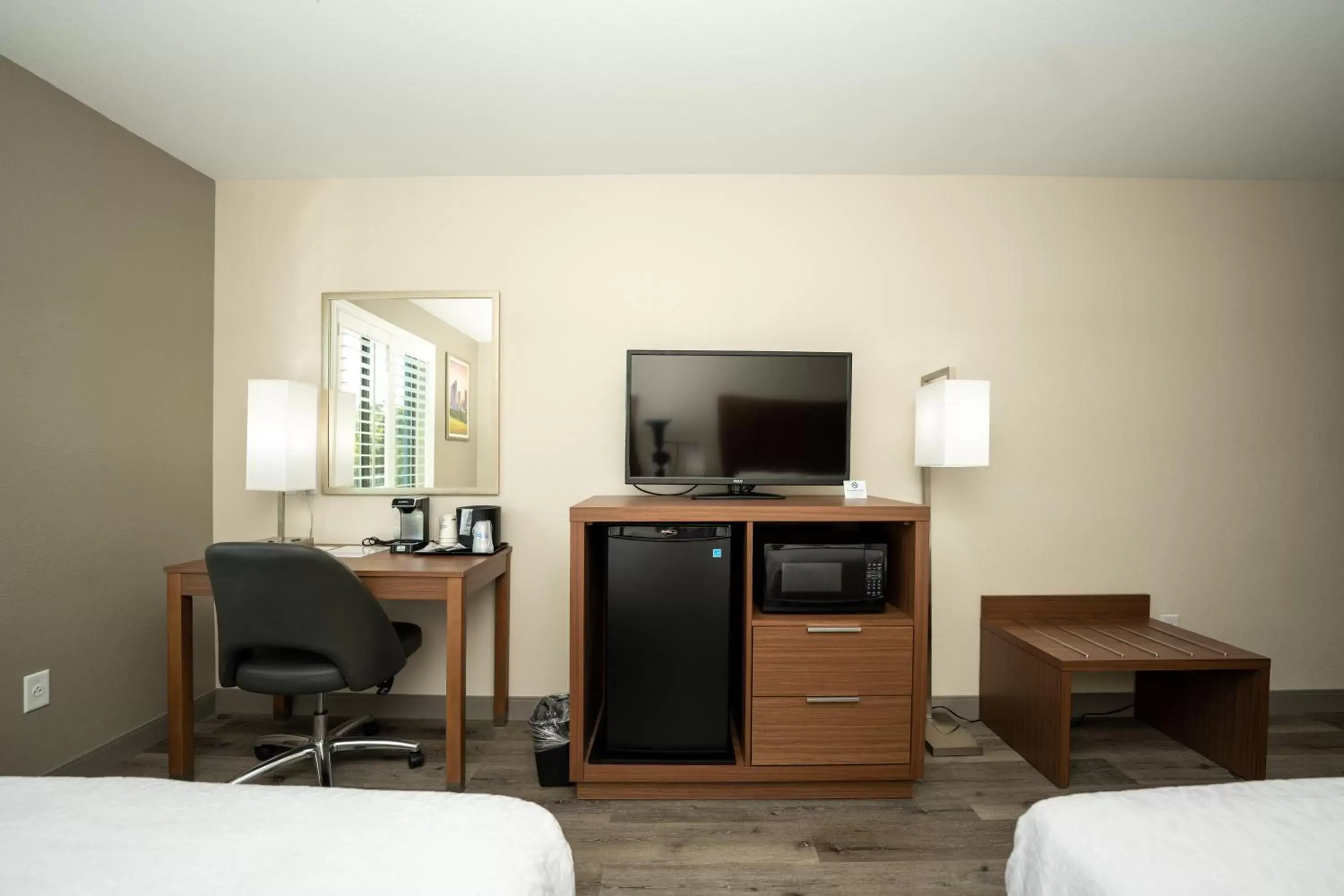 Photo of the whole room, TV/Entertainment Center in Best Western Houston Bush Intercontinental Airport Inn
