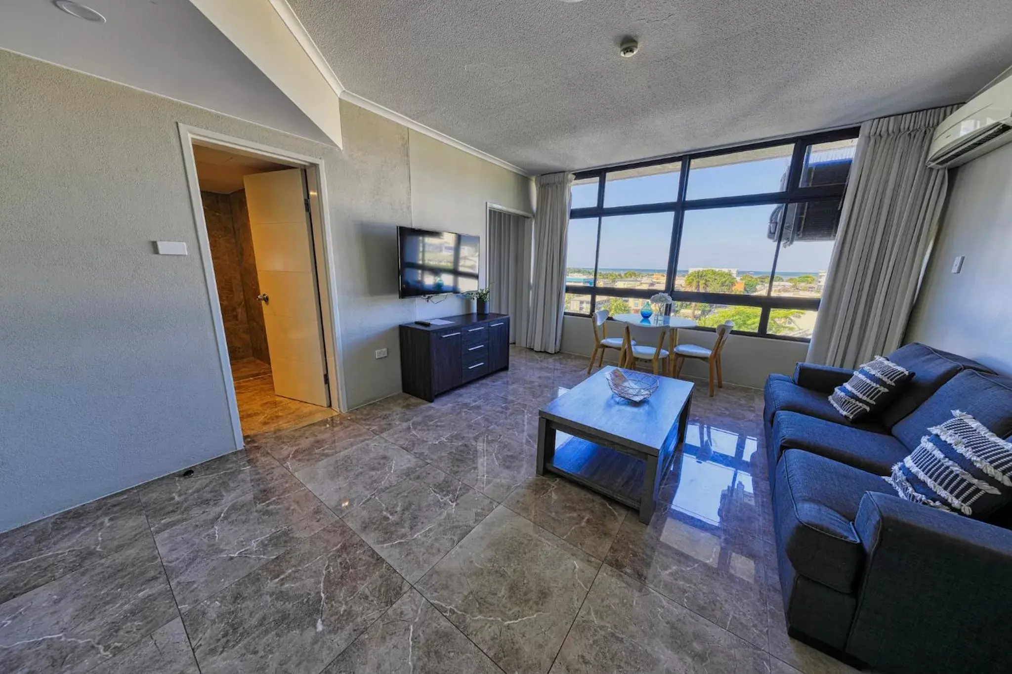 Living room, Seating Area in Sunshine Tower Hotel