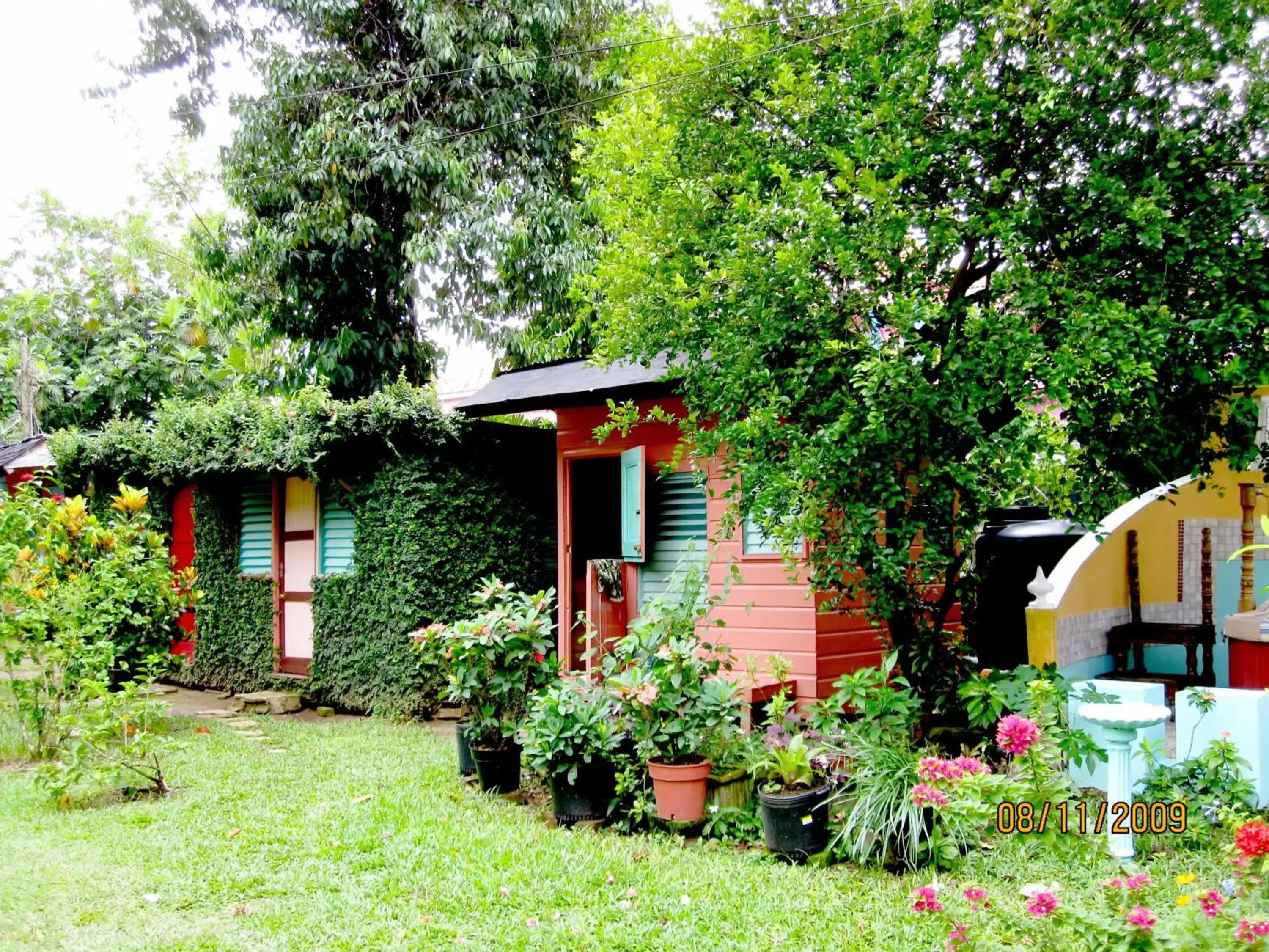 Garden in Secret Cabins at Firefly Beach Cottage