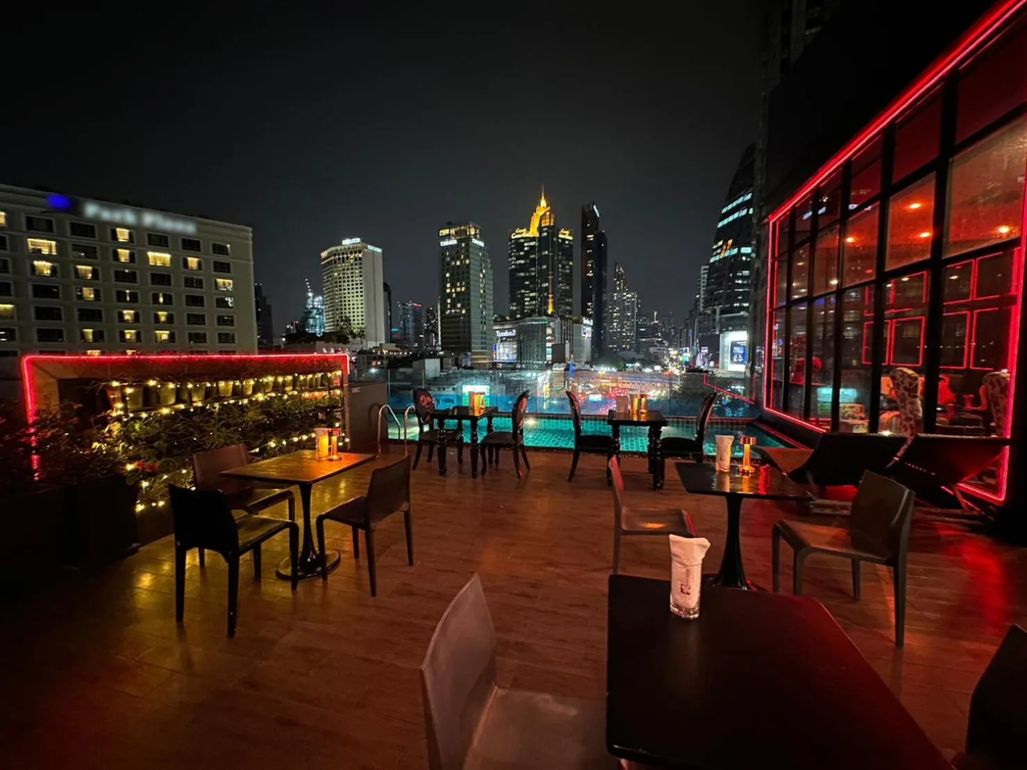 Restaurant/places to eat in Hotel Clover Asoke - SHA Extra Plus